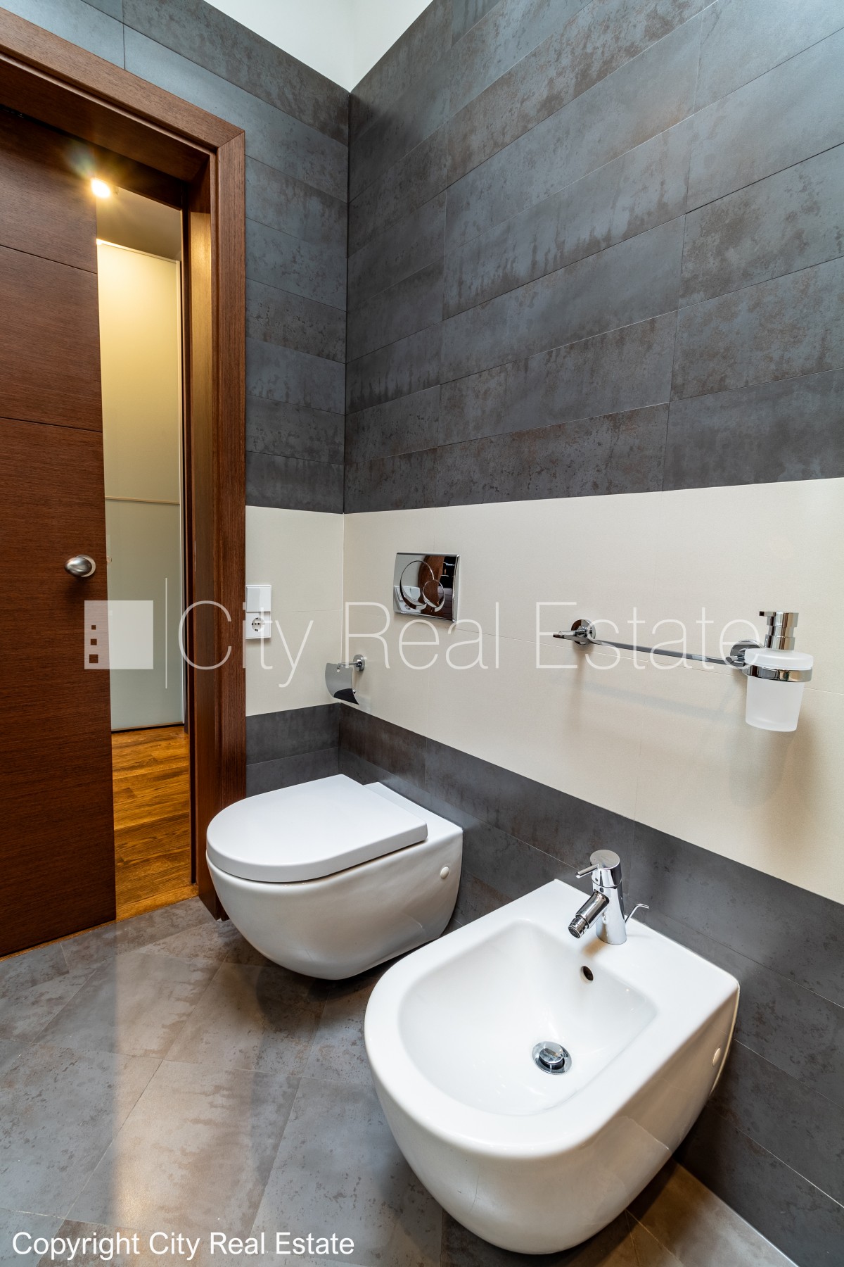 Sludinājumi. Fasādes māja, renovēta māja, slēgts pagalms, pazemes autostāvvieta, ieeja no ielas, luksuss Cena: 640000 EUR Foto #24