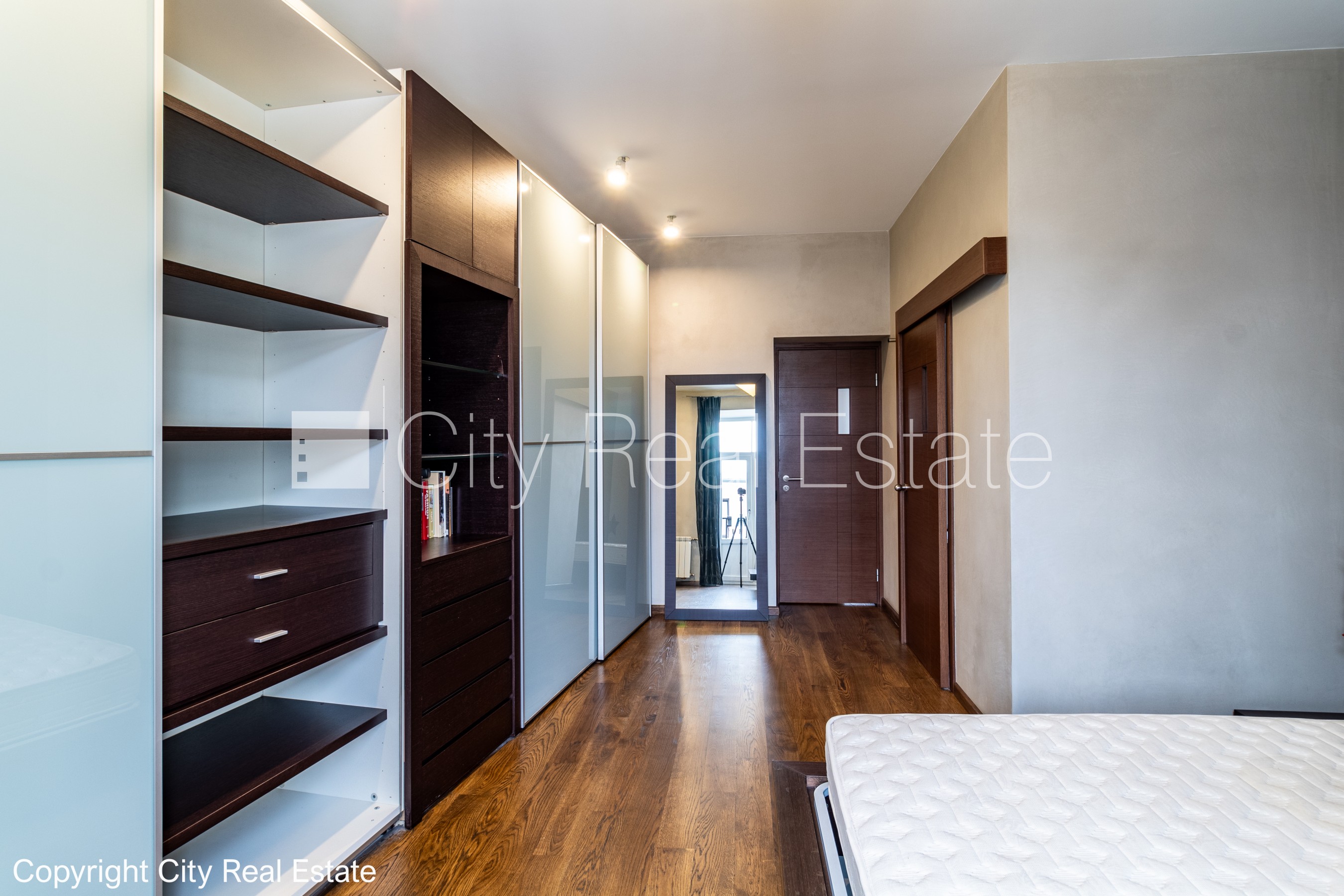 Sludinājumi. Fasādes māja, renovēta māja, slēgts pagalms, pazemes autostāvvieta, ieeja no ielas, luksuss Cena: 640000 EUR Foto #21