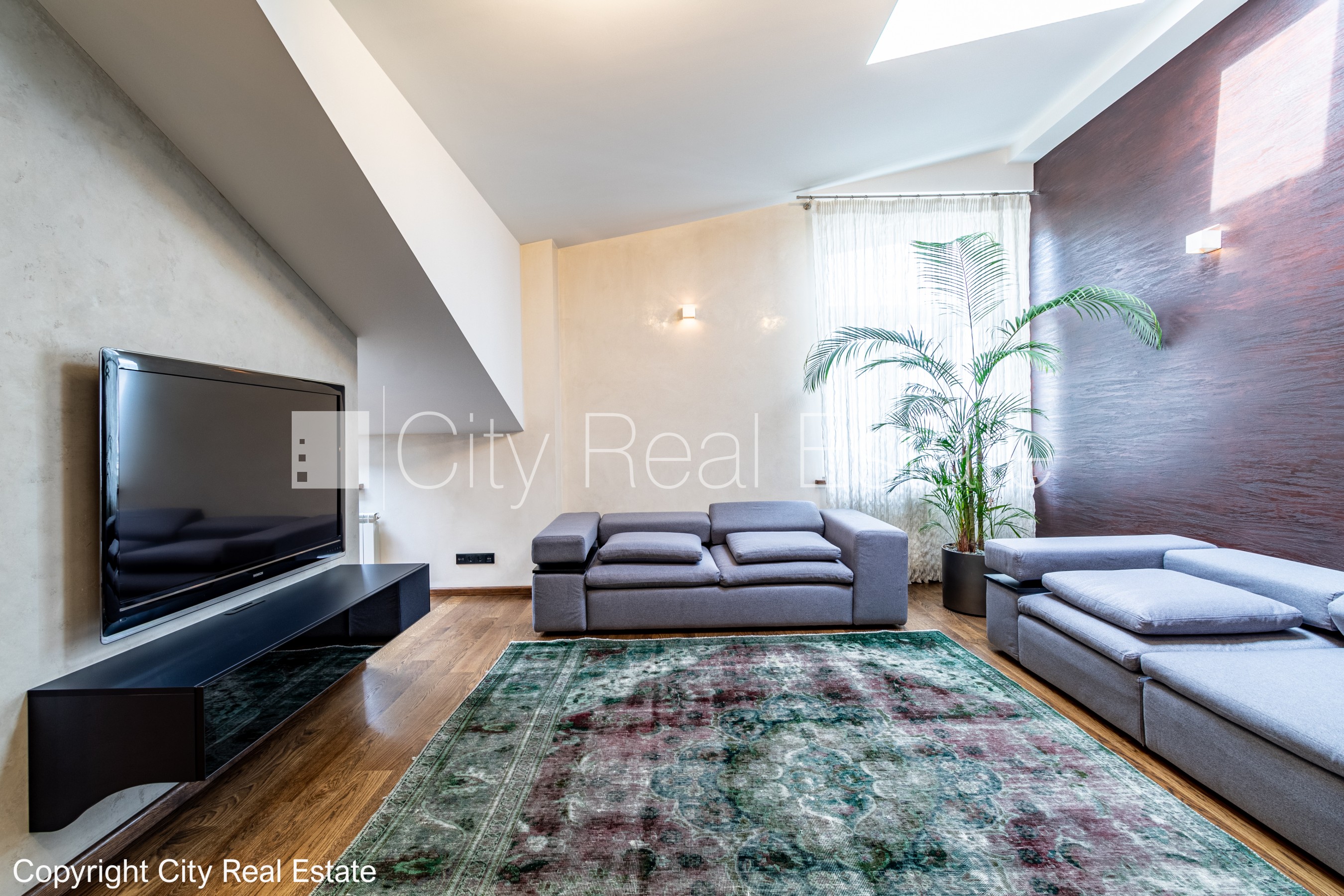 Sludinājumi. Fasādes māja, renovēta māja, slēgts pagalms, pazemes autostāvvieta, ieeja no ielas, luksuss Cena: 640000 EUR Foto #9