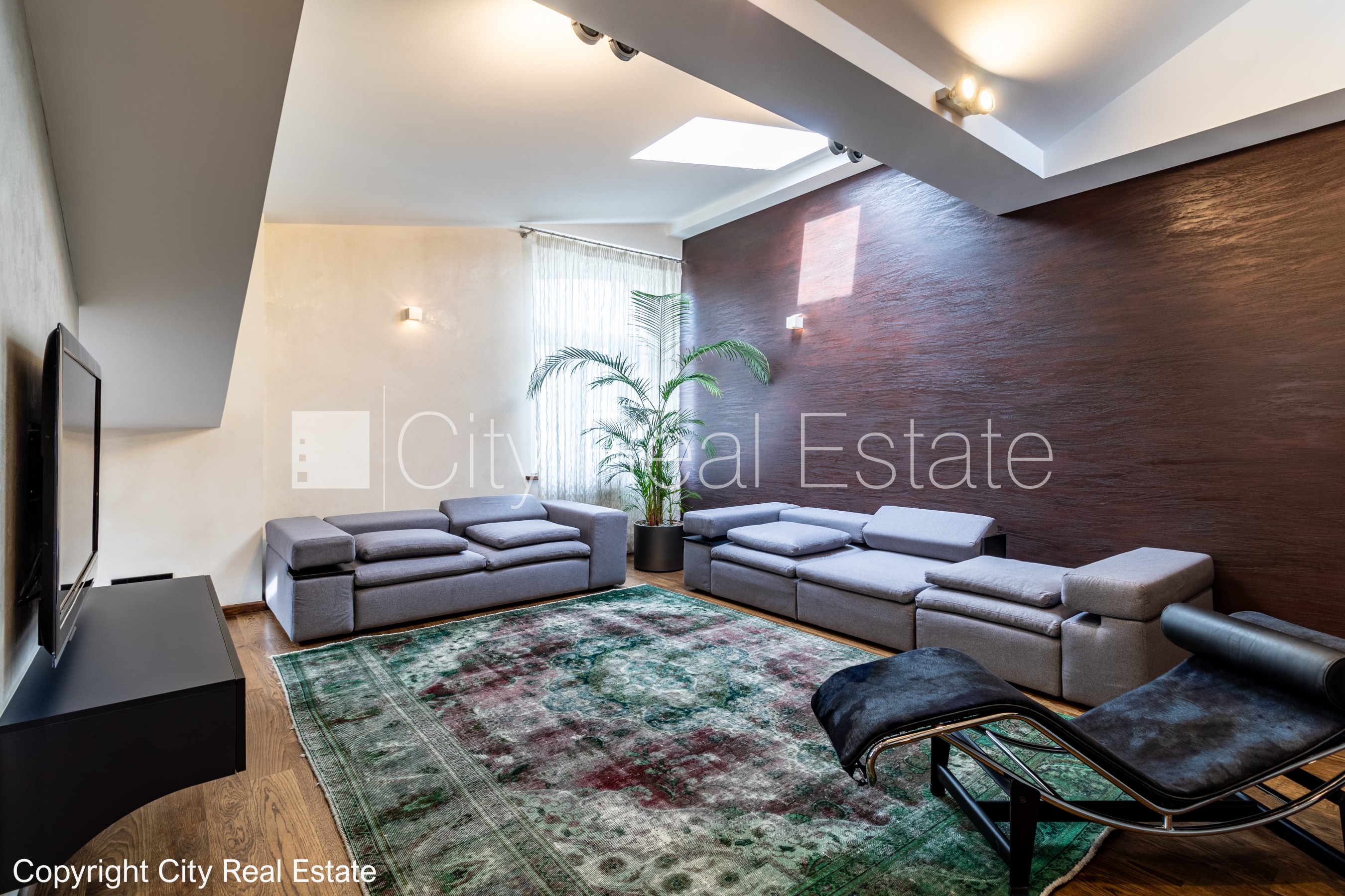 Sludinājumi. Fasādes māja, renovēta māja, slēgts pagalms, pazemes autostāvvieta, ieeja no ielas, luksuss Cena: 640000 EUR Foto #10