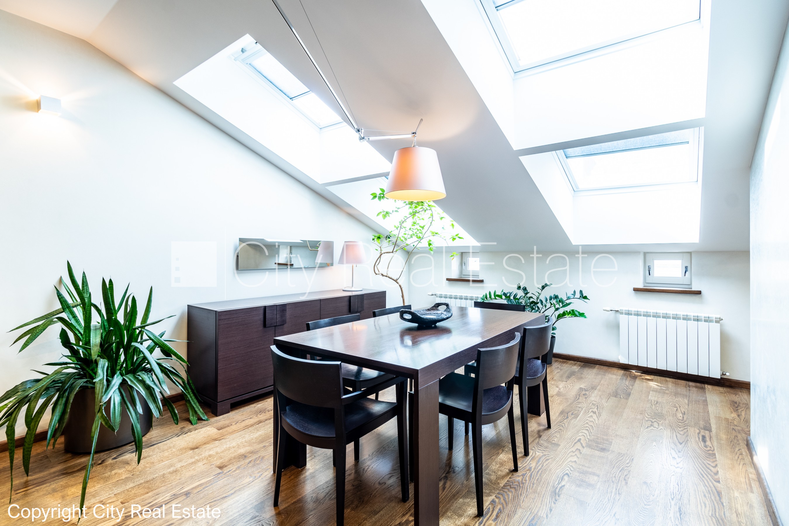 Sludinājumi. Fasādes māja, renovēta māja, slēgts pagalms, pazemes autostāvvieta, ieeja no ielas, luksuss Cena: 640000 EUR Foto #3