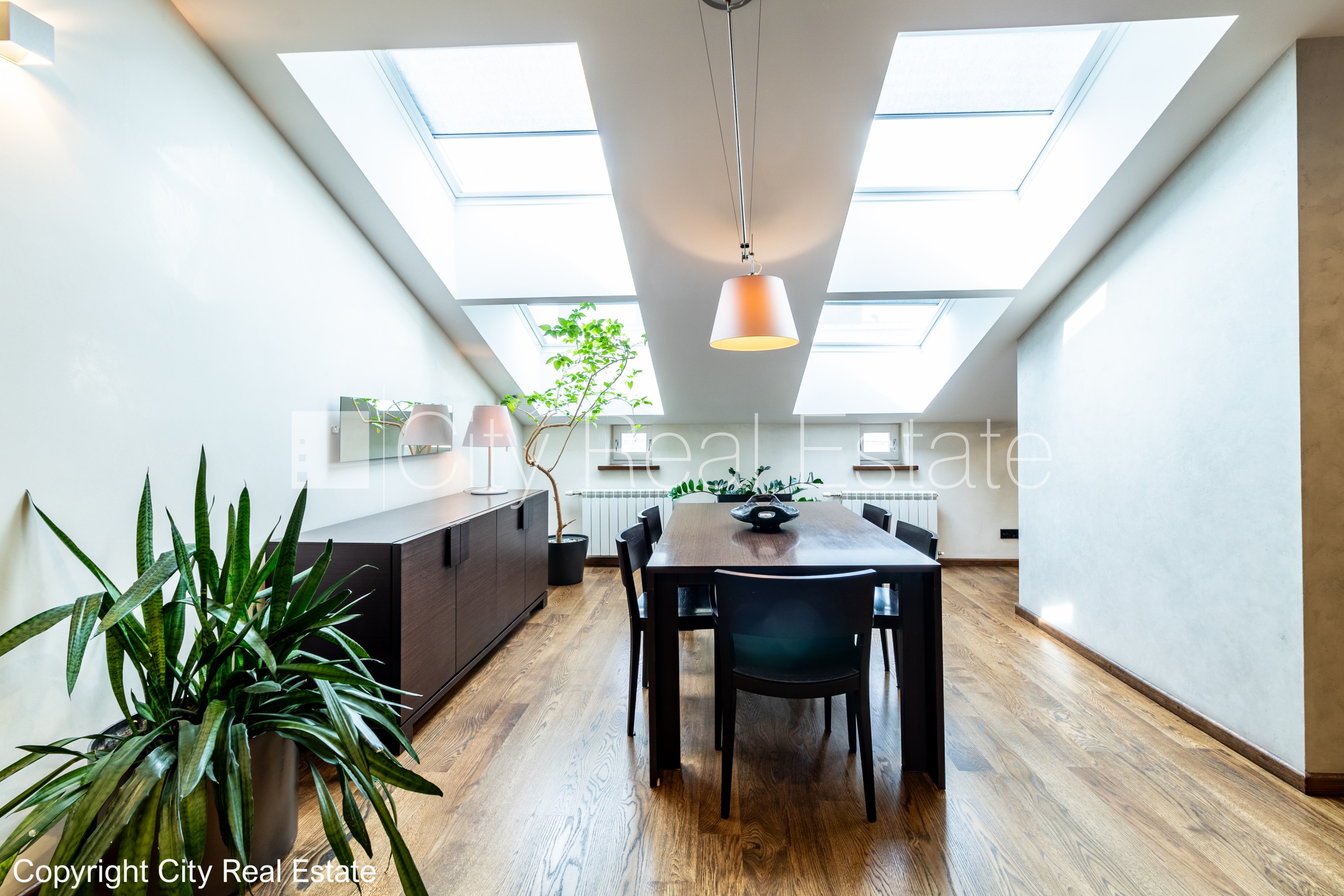 Sludinājumi. Fasādes māja, renovēta māja, slēgts pagalms, pazemes autostāvvieta, ieeja no ielas, luksuss Cena: 640000 EUR Foto #4