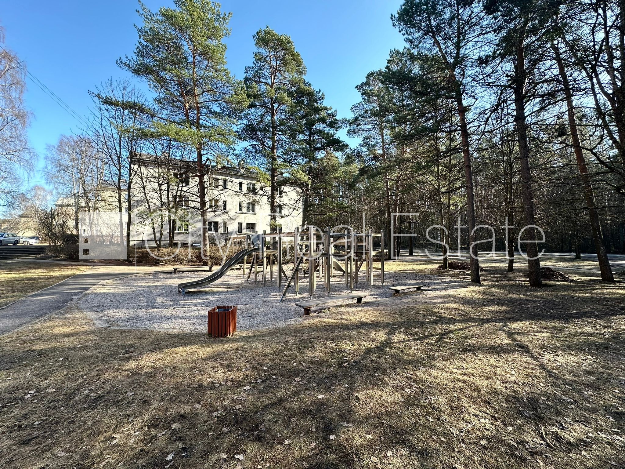 Sludinājumi. Pagalma māja, labiekārtota apzaļumota teritorija, vieta vairākām automašīnām, ieeja no pagalma, Cena: 290 EUR/mēn Foto #14