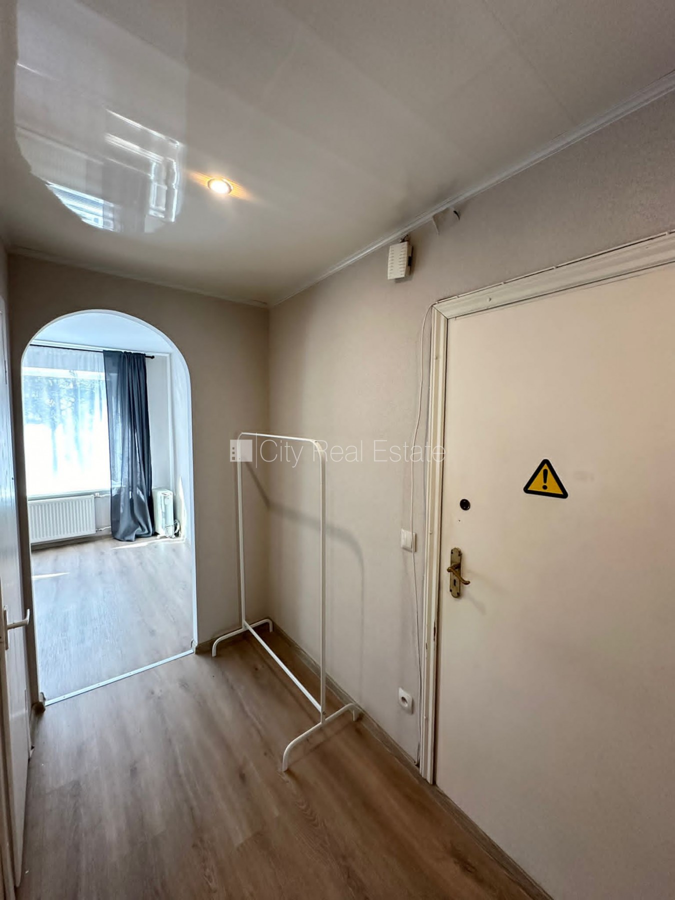 Sludinājumi. Pagalma māja, labiekārtota apzaļumota teritorija, vieta vairākām automašīnām, ieeja no pagalma, Cena: 290 EUR/mēn Foto #8