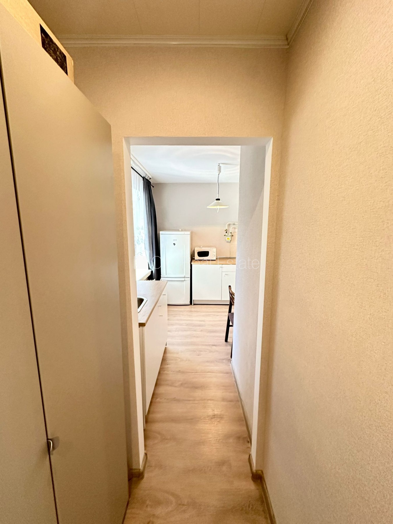 Sludinājumi. Pagalma māja, labiekārtota apzaļumota teritorija, vieta vairākām automašīnām, ieeja no pagalma, Cena: 290 EUR/mēn Foto #7