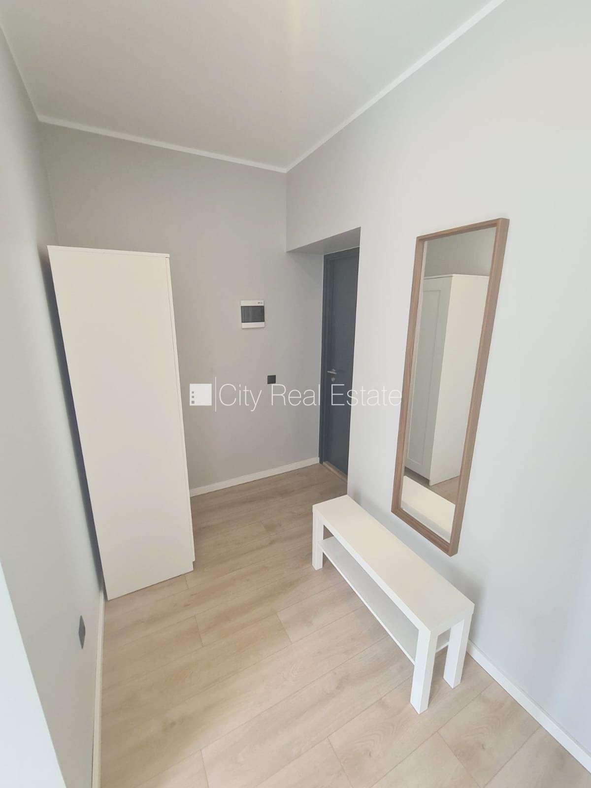 Sludinājumi. Fasādes māja, renovēta māja, slēgts pagalms, ieeja no ielas un pagalma, kāpņu telpa pēc kapitālā Cena: 380 EUR/mēn Foto #15