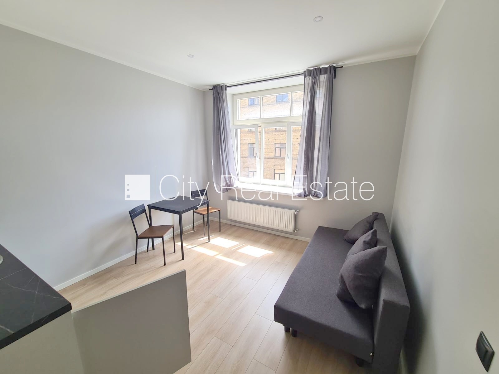 Sludinājumi. Fasādes māja, renovēta māja, slēgts pagalms, ieeja no ielas un pagalma, kāpņu telpa pēc kapitālā Cena: 380 EUR/mēn Foto #6