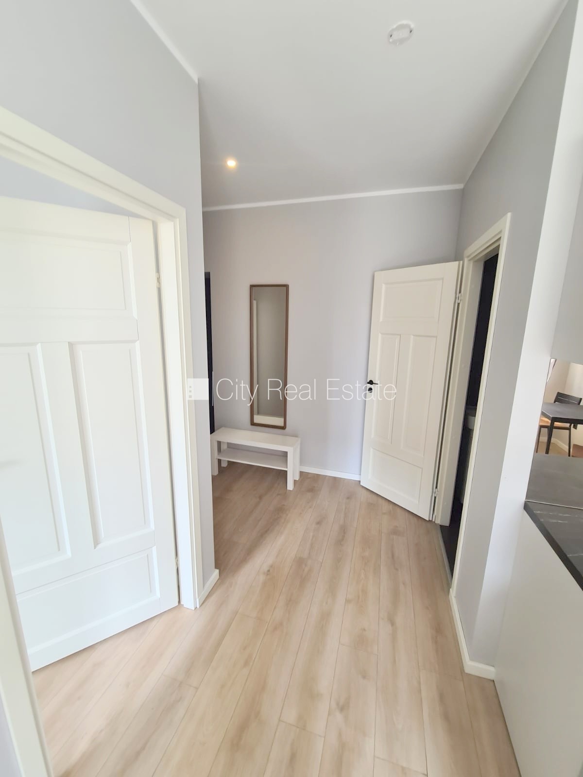 Sludinājumi. Fasādes māja, renovēta māja, slēgts pagalms, ieeja no ielas un pagalma, kāpņu telpa pēc kapitālā Cena: 380 EUR/mēn Foto #12