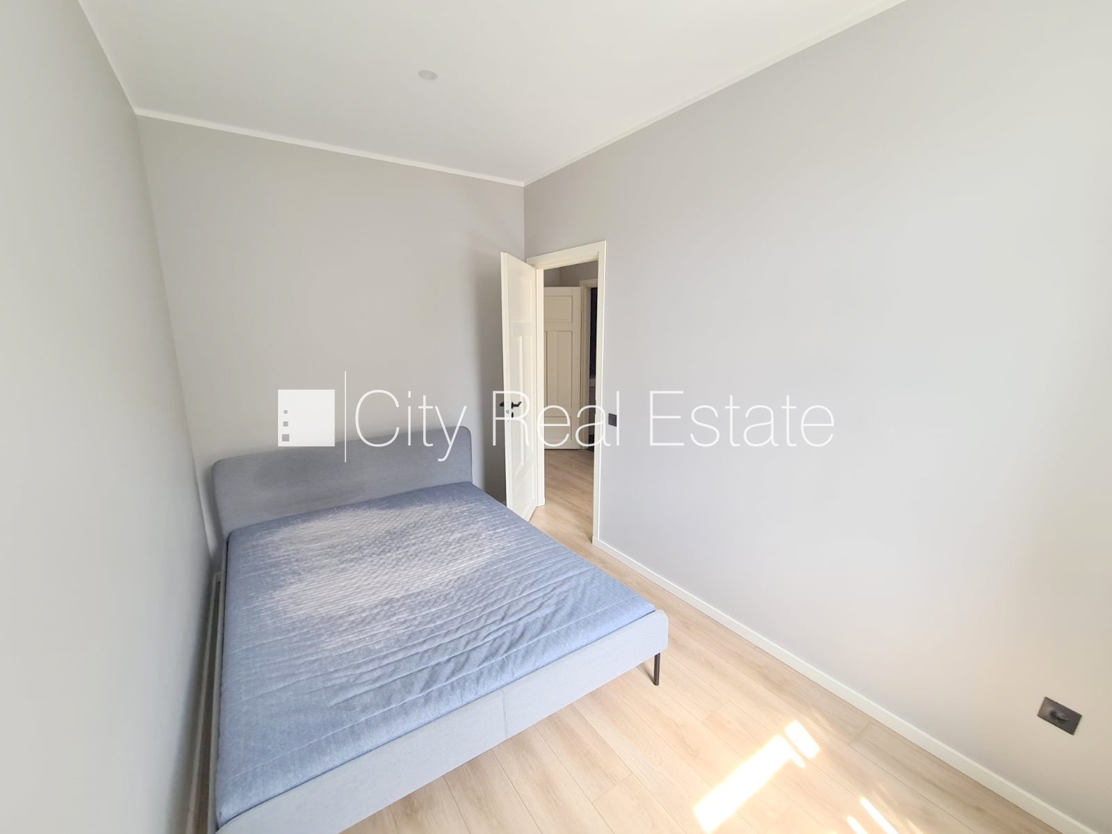 Sludinājumi. Fasādes māja, renovēta māja, slēgts pagalms, ieeja no ielas un pagalma, kāpņu telpa pēc kapitālā Cena: 380 EUR/mēn Foto #10