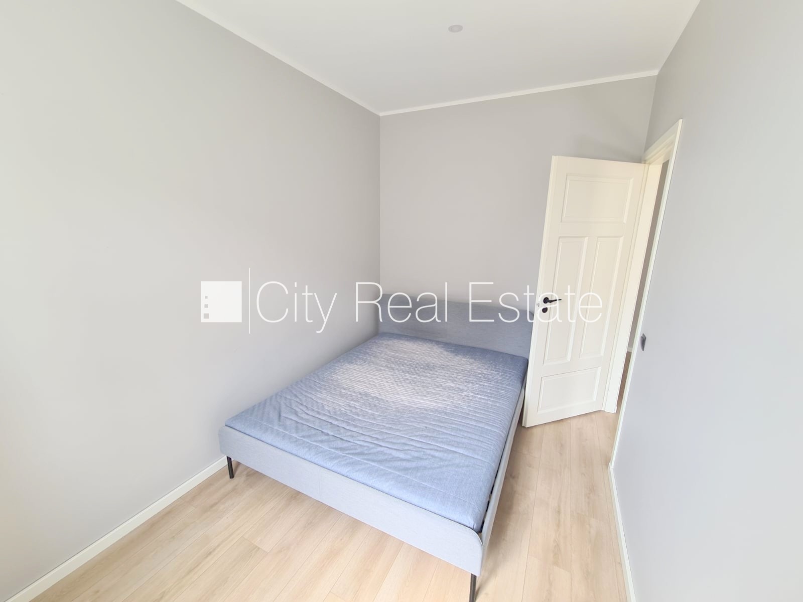 Sludinājumi. Fasādes māja, renovēta māja, slēgts pagalms, ieeja no ielas un pagalma, kāpņu telpa pēc kapitālā Cena: 380 EUR/mēn Foto #9