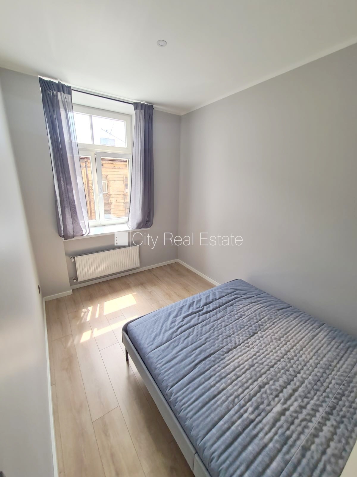 Sludinājumi. Fasādes māja, renovēta māja, slēgts pagalms, ieeja no ielas un pagalma, kāpņu telpa pēc kapitālā Cena: 380 EUR/mēn Foto #8