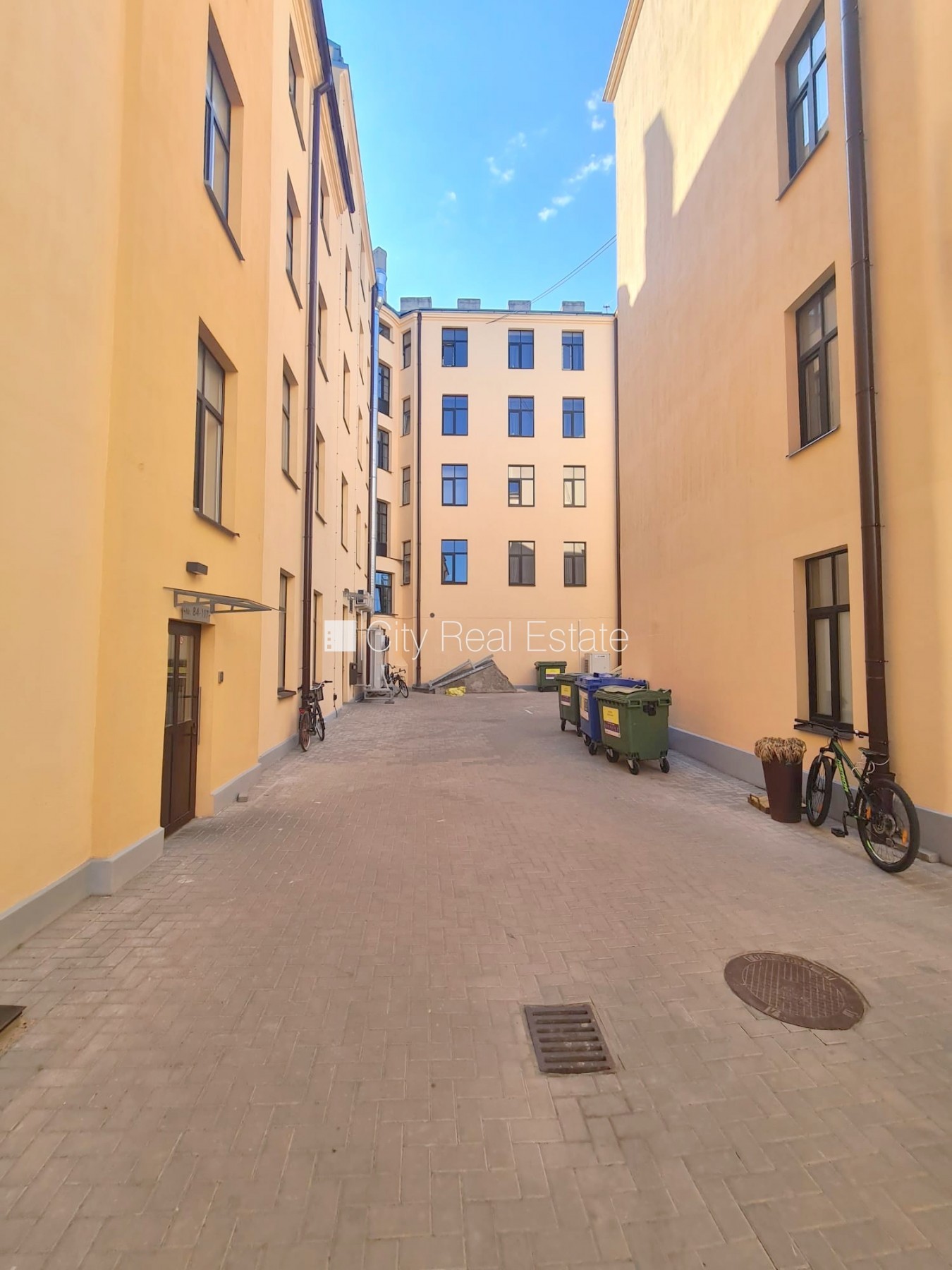 Sludinājumi. Fasādes māja, renovēta māja, slēgts pagalms, ieeja no ielas un pagalma, kāpņu telpa pēc kapitālā Cena: 380 EUR/mēn Foto #19