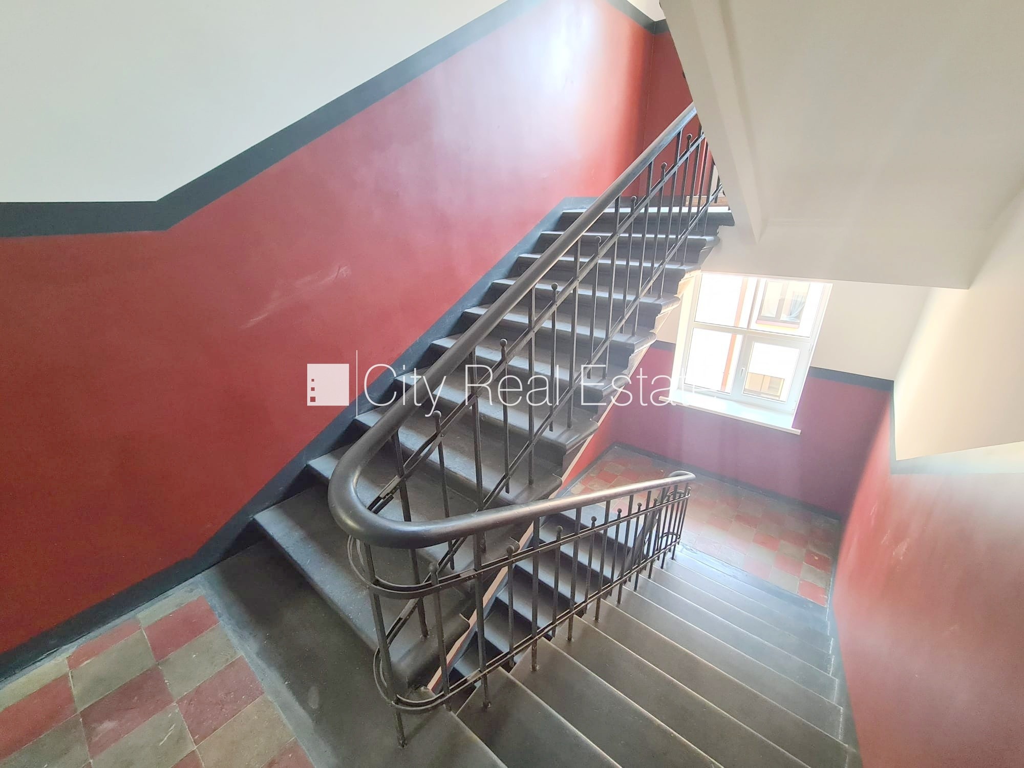 Sludinājumi. Pagalma ēka, renovēta māja, slēgts pagalms, ieeja no ielas un pagalma, kāpņu telpa pēc kapitālā Cena: 400 EUR/mēn Foto #15