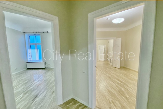 Sludinājumi. Pagalma ēka, ieeja no pagalma, ir lifts, sauna, guļamistabu skaits 3 gab., viesistaba, sporta zāle, Cena: 1150 EUR/mēn Foto #3