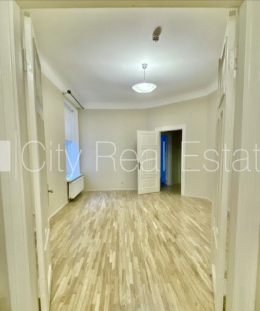 Sludinājumi. Pagalma ēka, ieeja no pagalma, ir lifts, sauna, guļamistabu skaits 3 gab., viesistaba, sporta zāle, Cena: 1150 EUR/mēn Foto #4