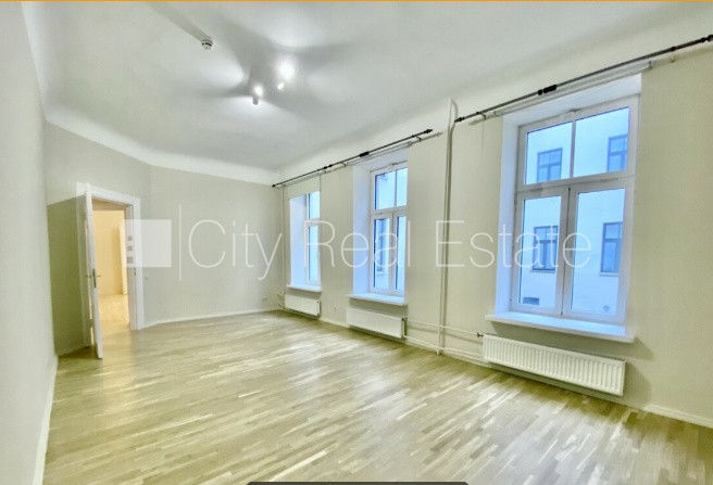 Sludinājumi. Pagalma ēka, ieeja no pagalma, ir lifts, sauna, guļamistabu skaits 3 gab., viesistaba, sporta zāle, Cena: 1150 EUR/mēn Foto #5