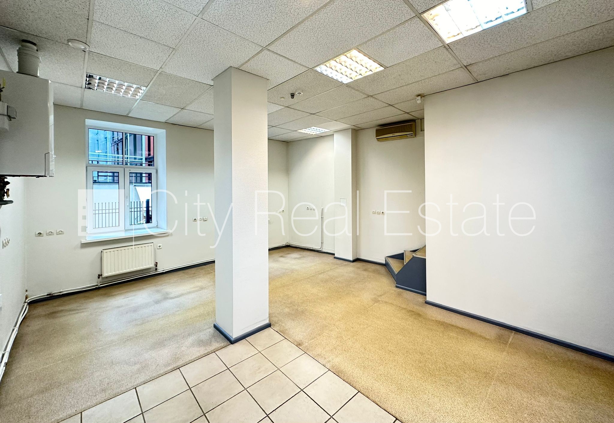 Sludinājumi. Pagalma ēka, labiekārtota apzaļumota teritorija, slēgts pagalms, teritorijas iebrauktuves vārti Cena: 500 EUR/mēn Foto #5