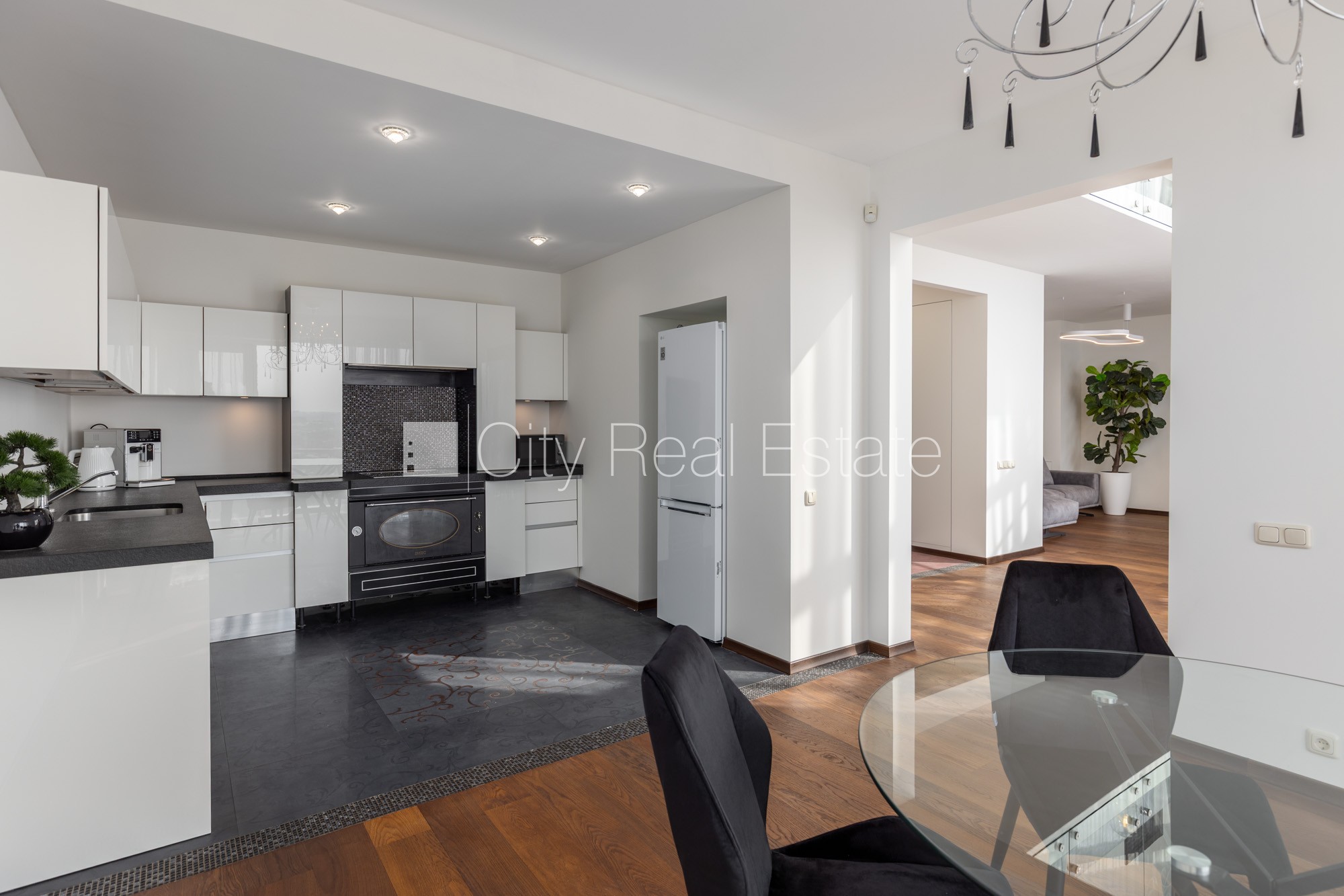 Sludinājumi. Projekts - Skanstes Virsotnes, jaunceltne, labiekārtots apzaļumots pagalms, pazemes autostāvvieta, Cena: 617777 EUR Foto #2