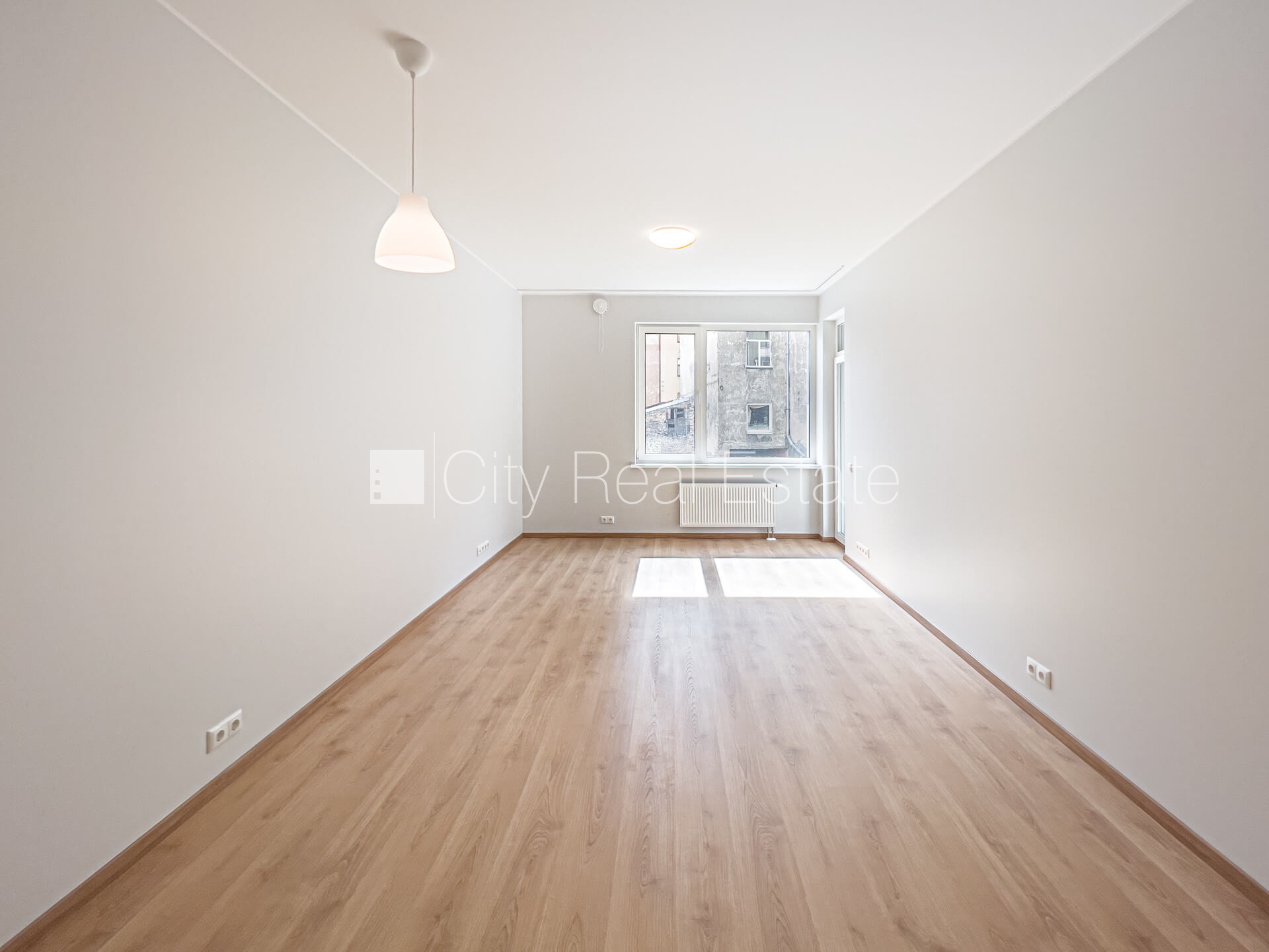 Объявление. Новостройка, благоустроенный озеленённый двор, гараж на одну машину, лифт, балкон, изолированная Цена: 725 EUR/мес. Foto #4