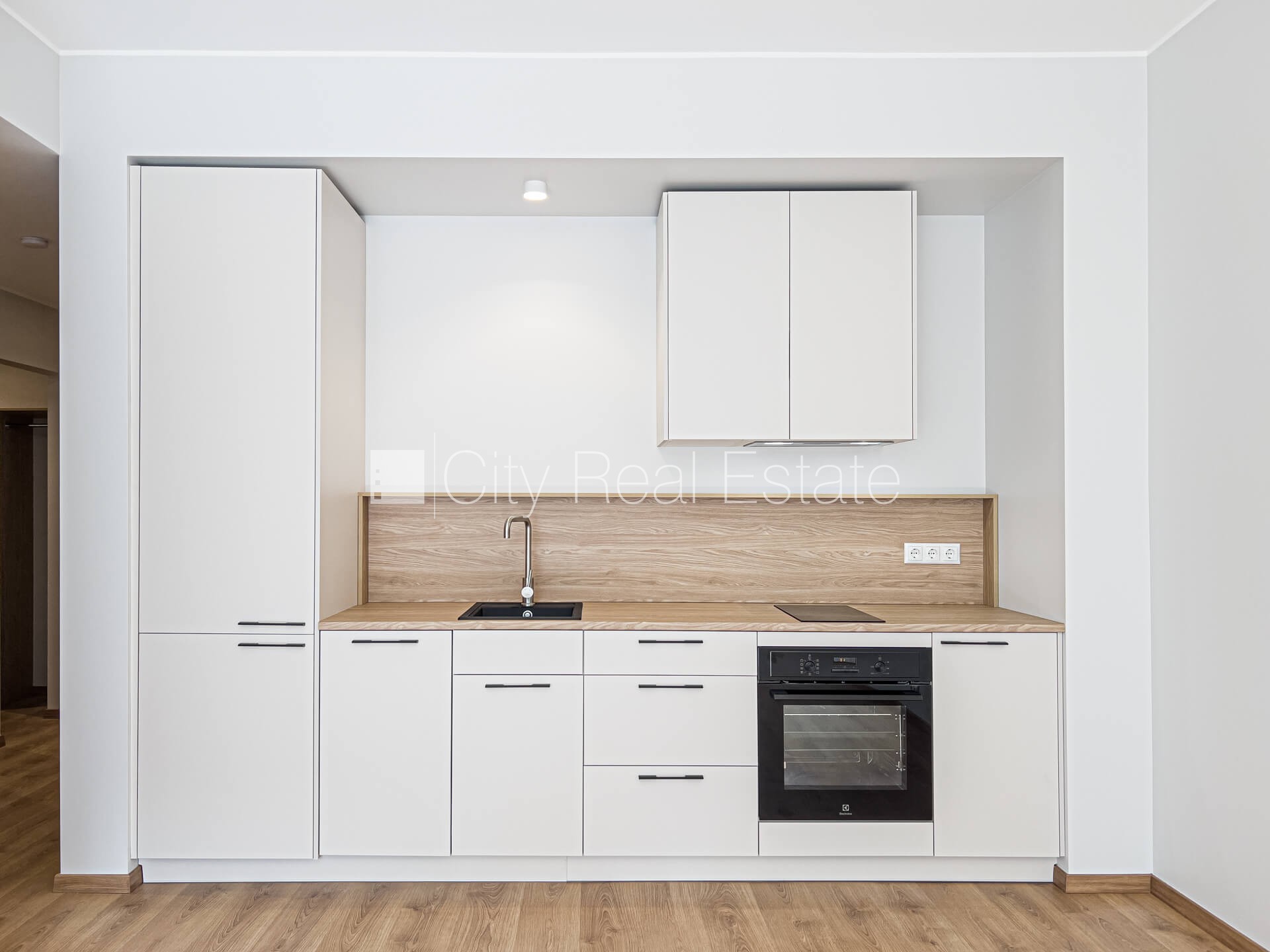 Объявление. Новостройка, благоустроенный озеленённый двор, гараж на одну машину, лифт, балкон, изолированная Цена: 725 EUR/мес. Foto #1