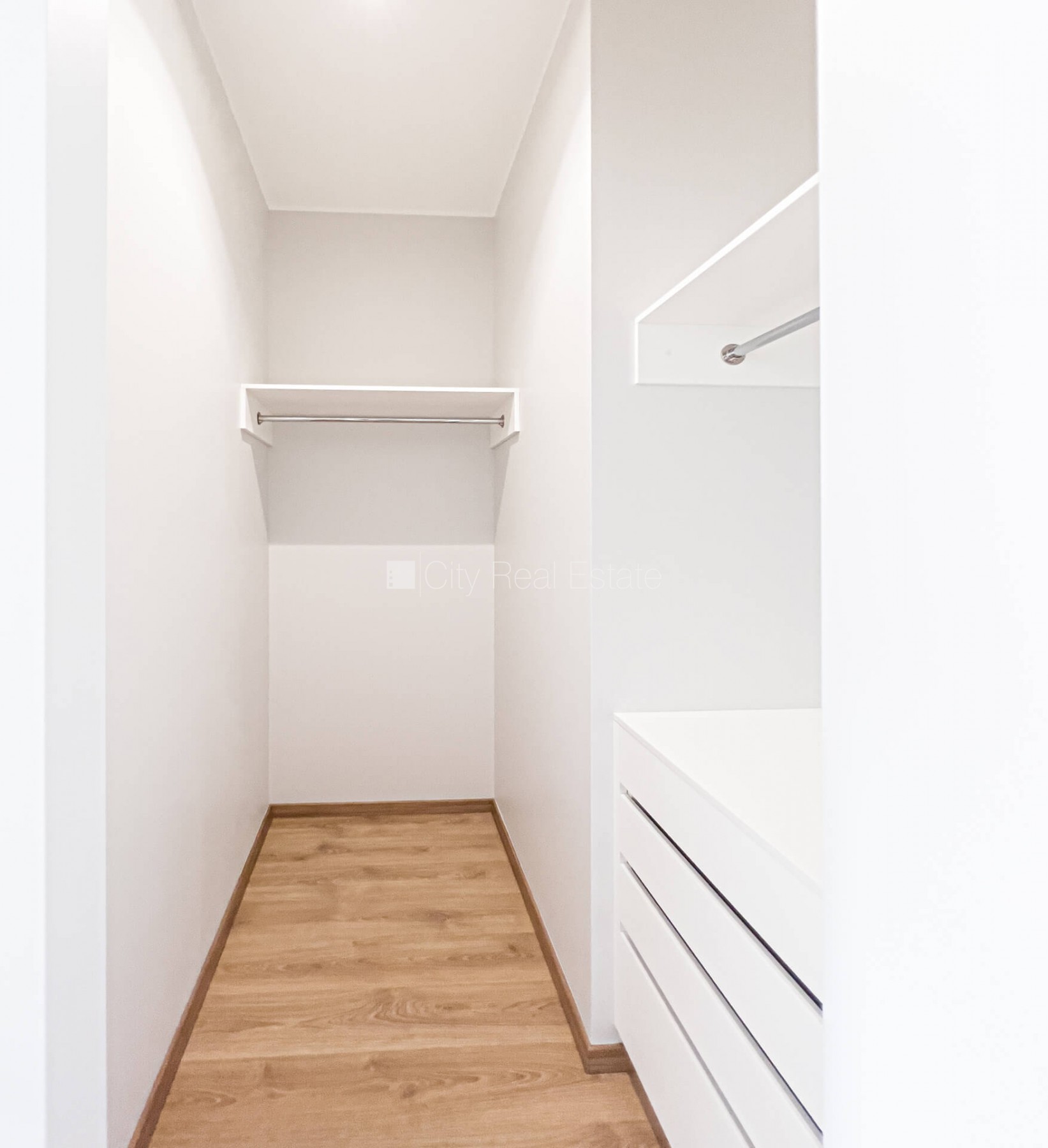 Объявление. Новостройка, благоустроенный озеленённый двор, гараж на одну машину, лифт, балкон, изолированная Цена: 725 EUR/мес. Foto #13