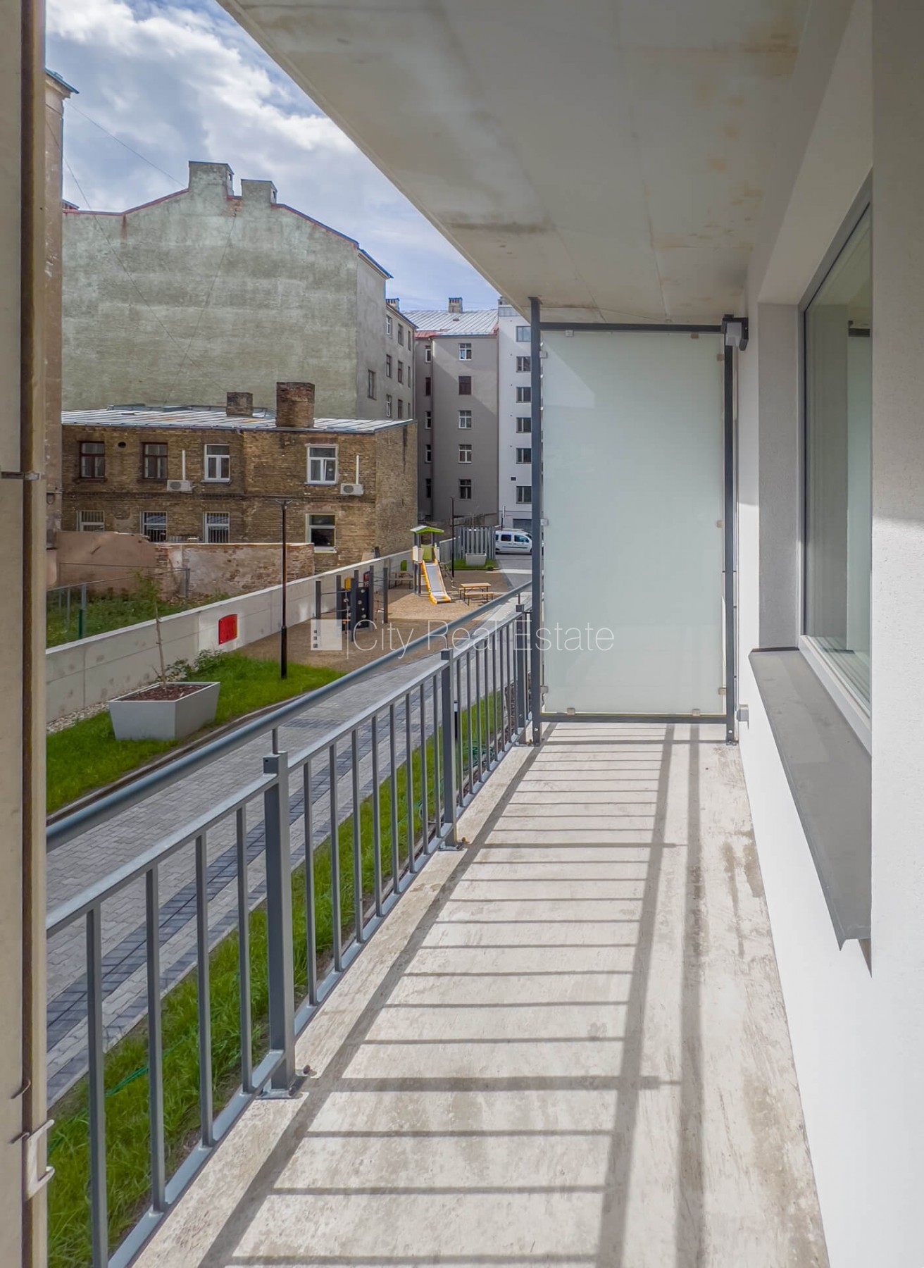 Объявление. Новостройка, благоустроенный озеленённый двор, гараж на одну машину, лифт, балкон, изолированная Цена: 725 EUR/мес. Foto #8