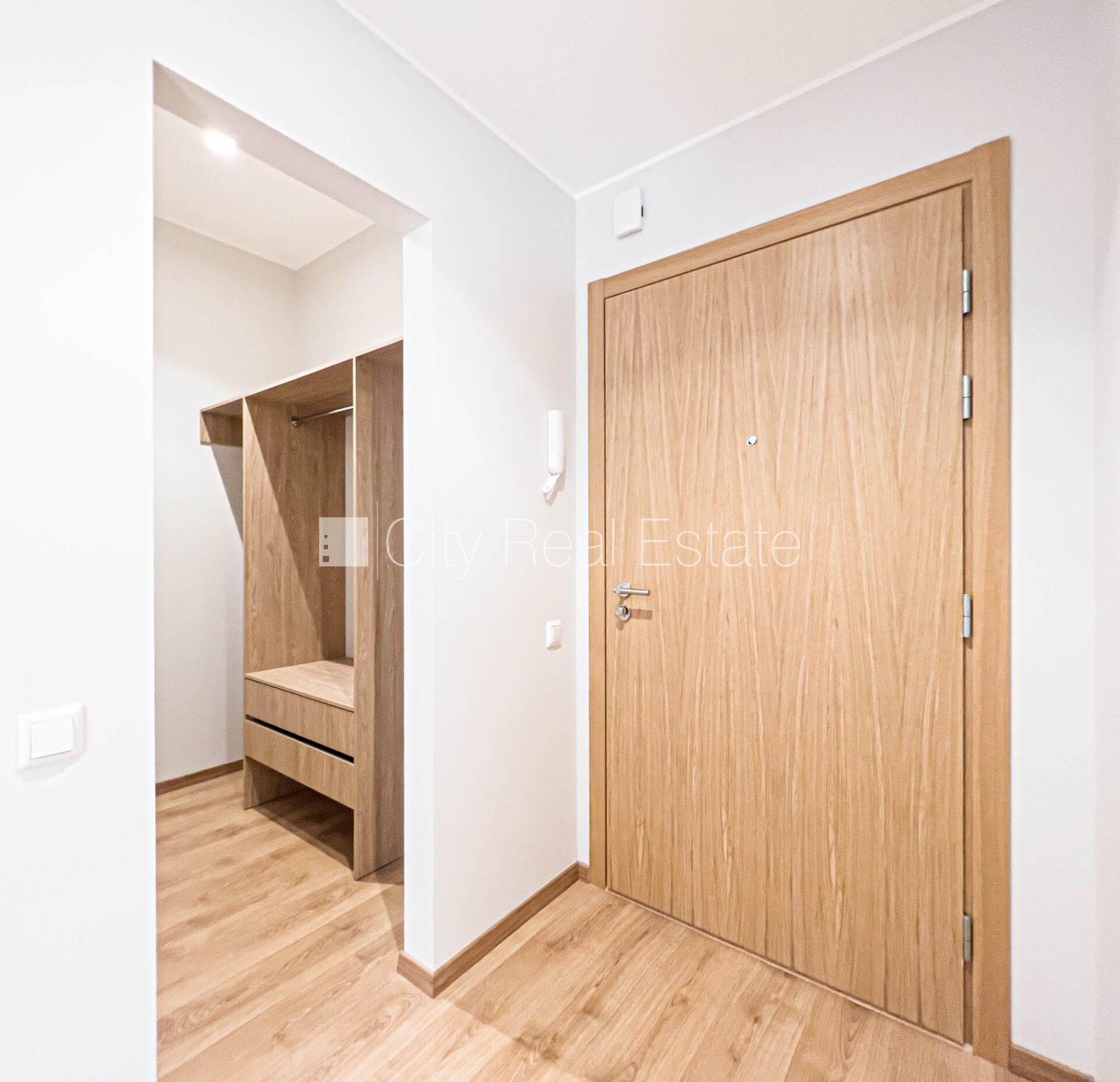 Объявление. Новостройка, благоустроенный озеленённый двор, гараж на одну машину, лифт, балкон, изолированная Цена: 725 EUR/мес. Foto #9