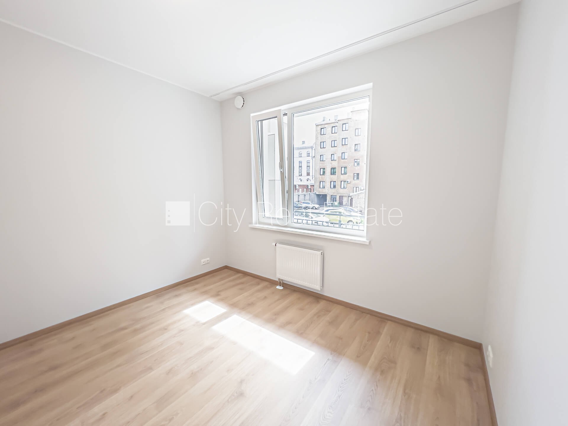 Объявление. Новостройка, благоустроенный озеленённый двор, гараж на одну машину, лифт, балкон, изолированная Цена: 725 EUR/мес. Foto #16