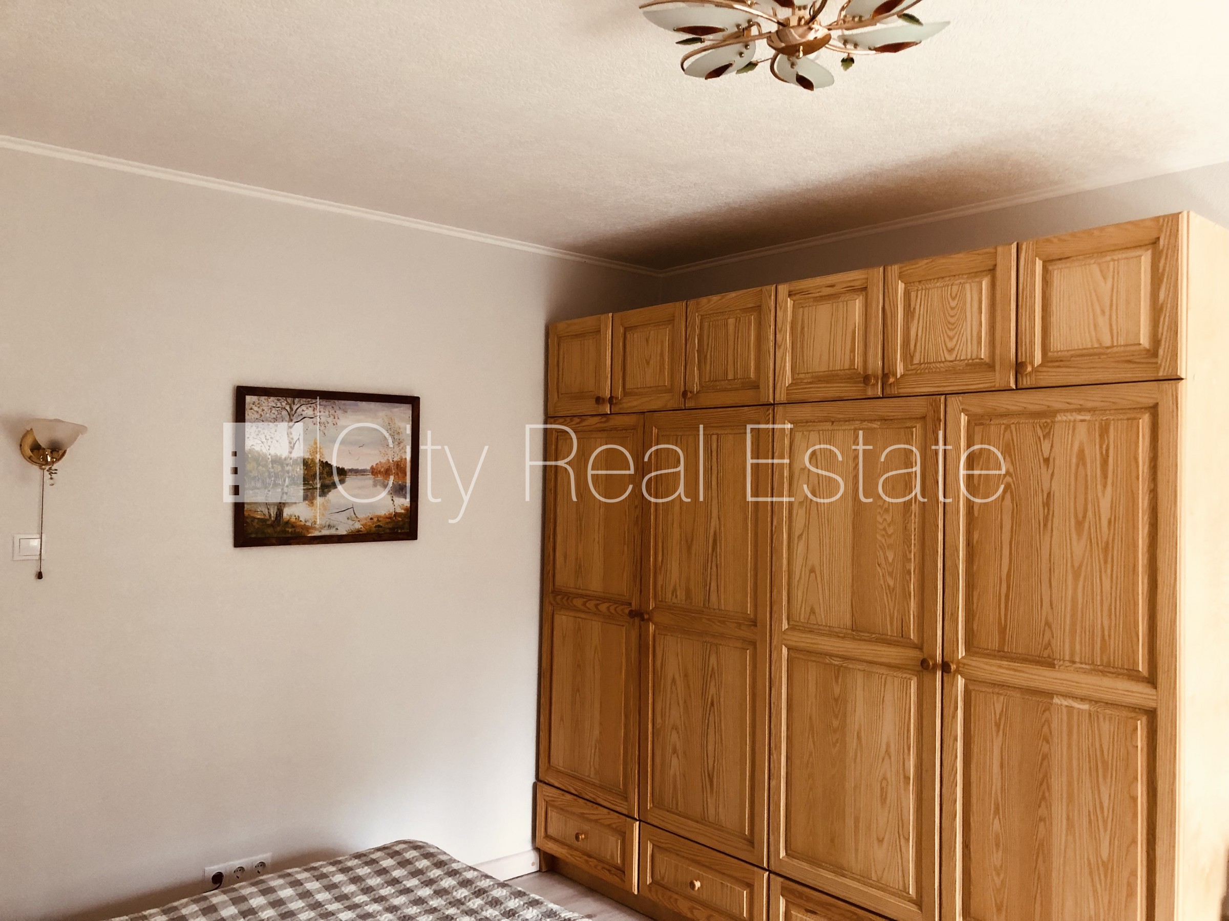 Sludinājumi. Privātmāja, labiekārtots apzaļumots pagalms, bruģēts piebraucamais ceļš, iežogota teritorija, Cena: 1600 EUR/mēn Foto #3