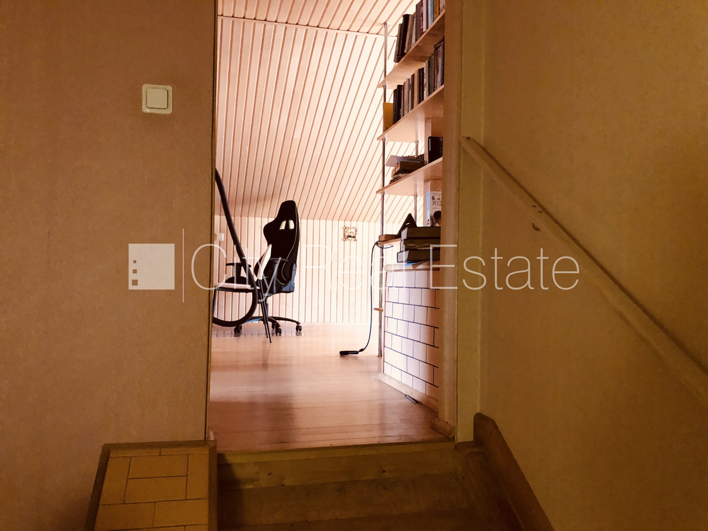 Sludinājumi. Privātmāja, labiekārtots apzaļumots pagalms, bruģēts piebraucamais ceļš, iežogota teritorija, Cena: 1600 EUR/mēn Foto #5