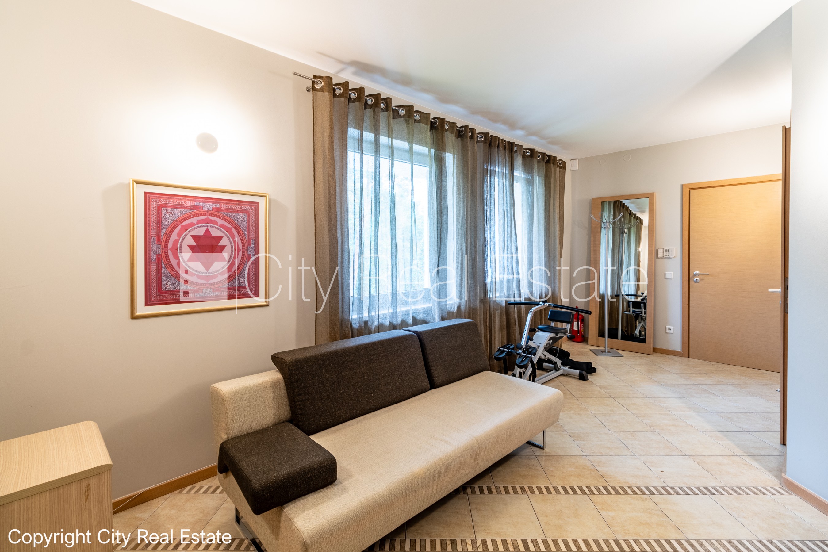 Sludinājumi. Renovēta māja, labiekārtota apzaļumota teritorija, slēgta teritorija, teritorijas iebrauktuves Cena: 365000 EUR Foto #24