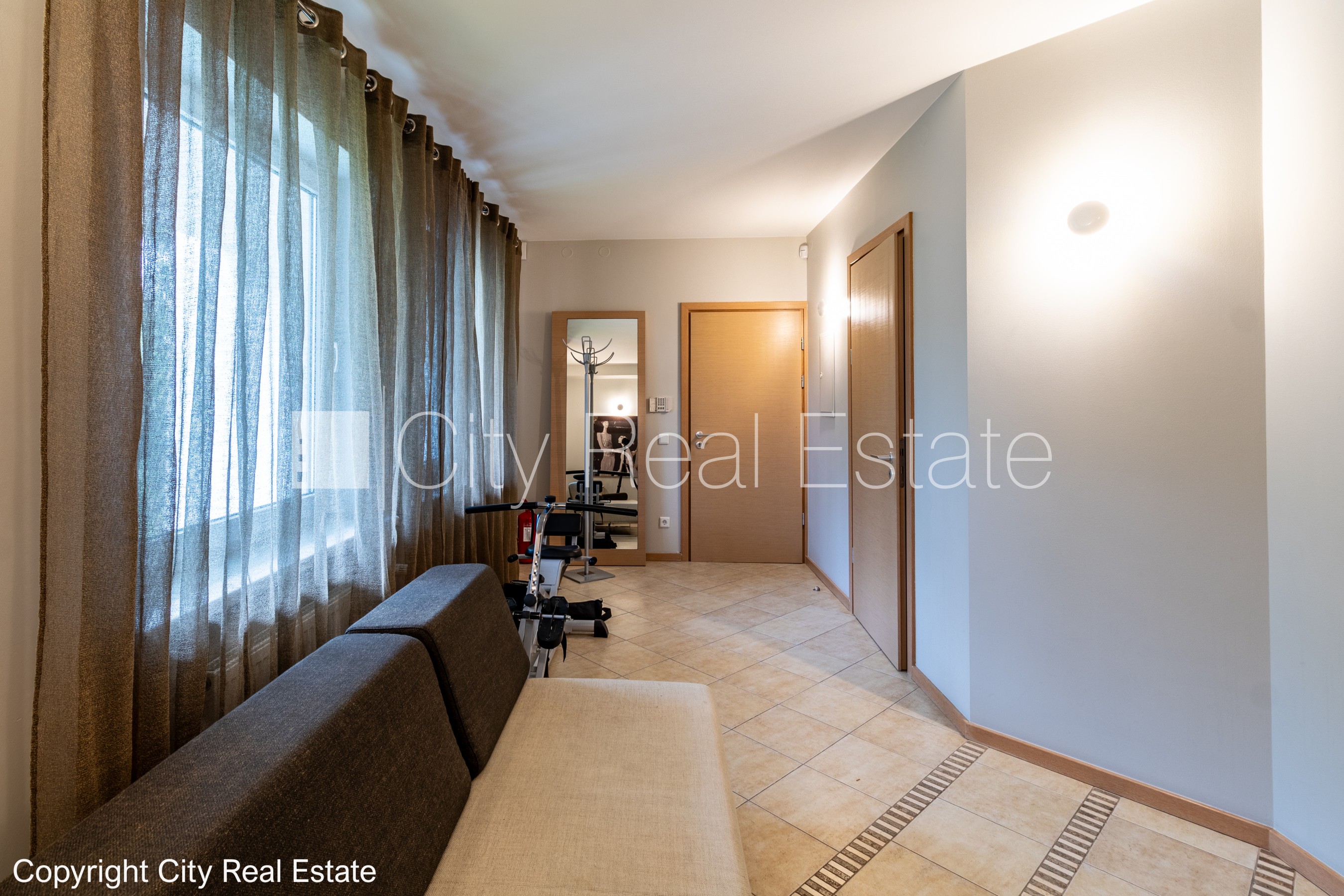 Sludinājumi. Renovēta māja, labiekārtota apzaļumota teritorija, slēgta teritorija, teritorijas iebrauktuves Cena: 365000 EUR Foto #25