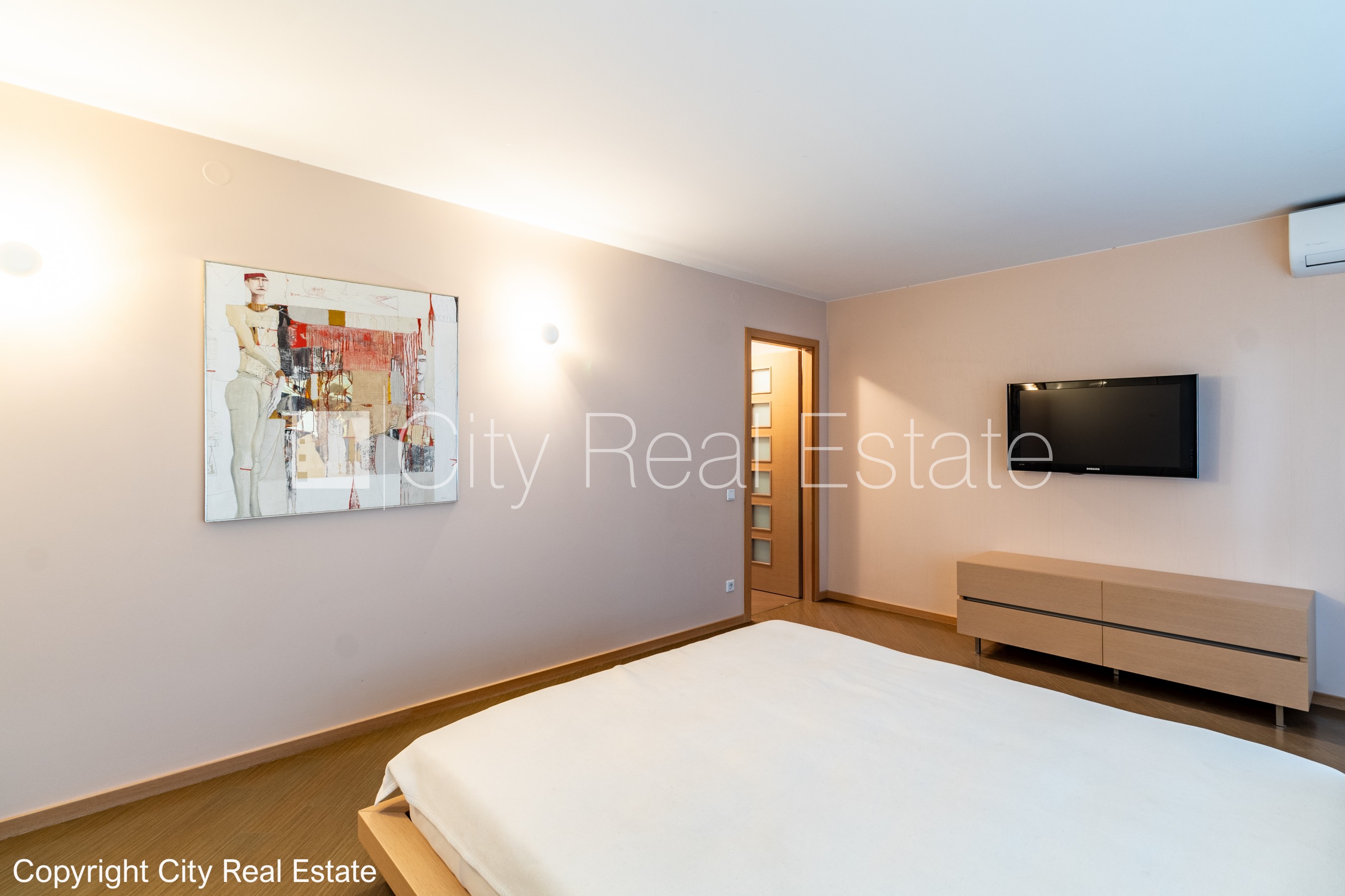 Sludinājumi. Renovēta māja, labiekārtota apzaļumota teritorija, slēgta teritorija, teritorijas iebrauktuves Cena: 365000 EUR Foto #19