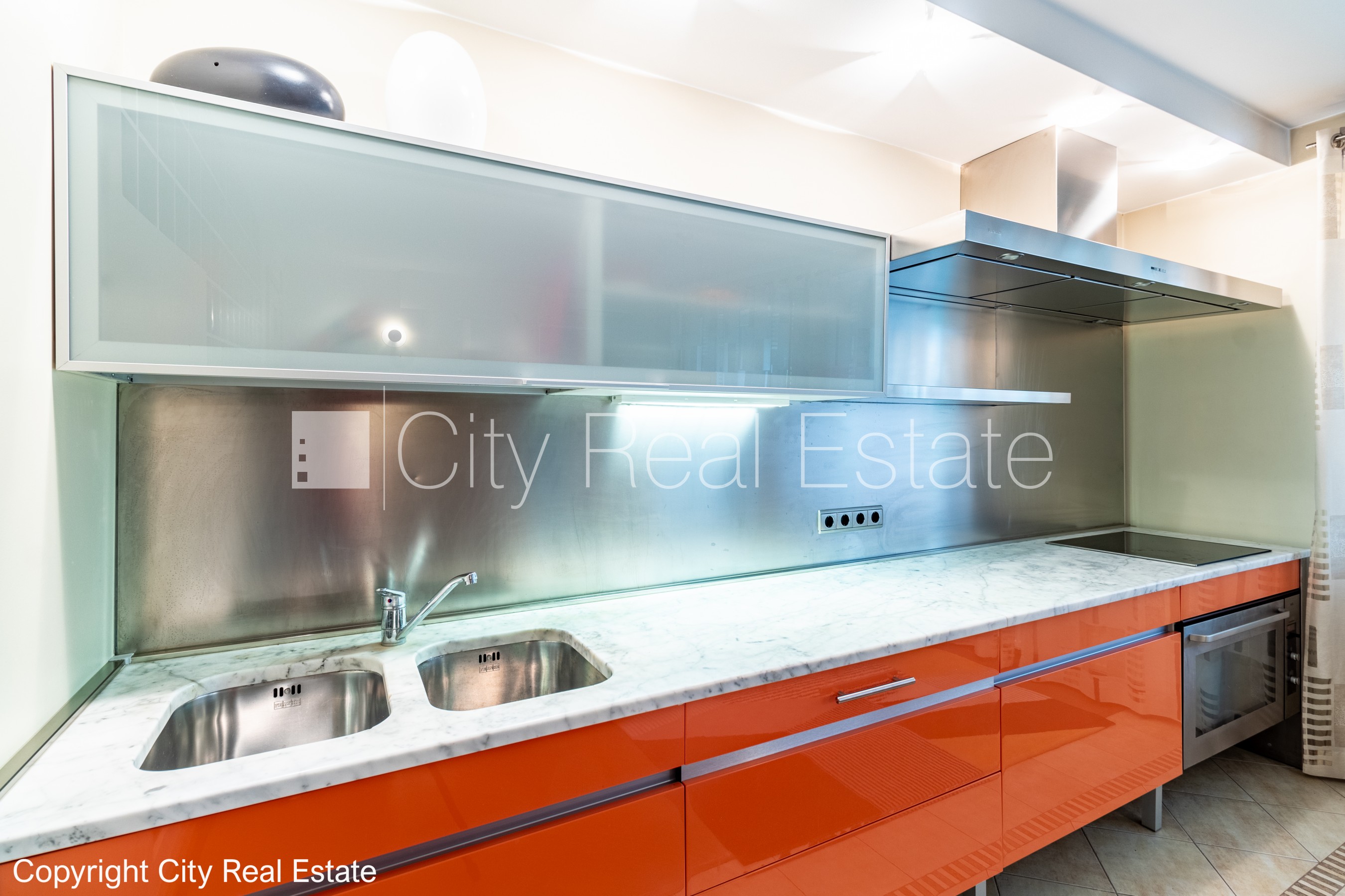 Sludinājumi. Renovēta māja, labiekārtota apzaļumota teritorija, slēgta teritorija, teritorijas iebrauktuves Cena: 365000 EUR Foto #8