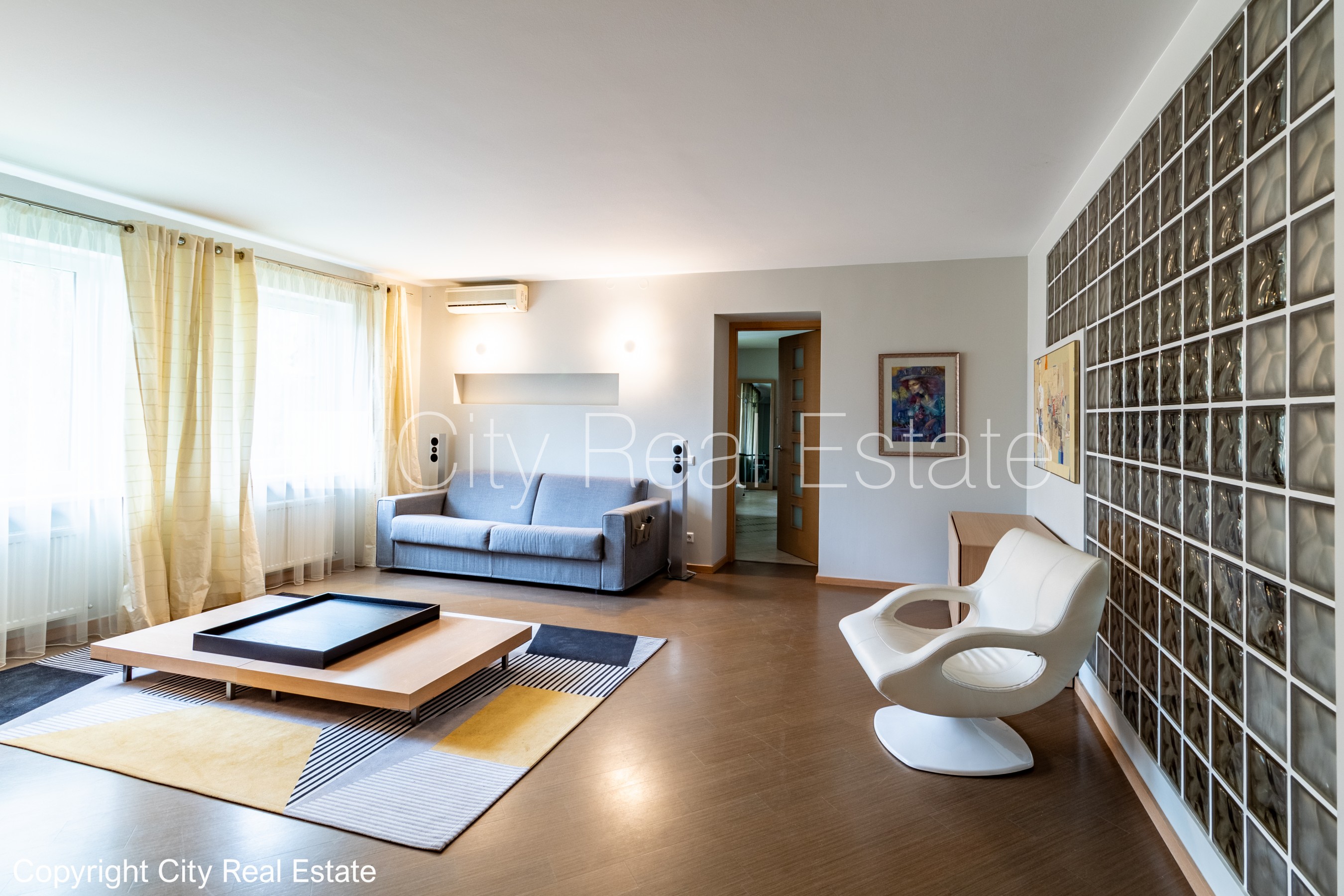 Sludinājumi. Renovēta māja, labiekārtota apzaļumota teritorija, slēgta teritorija, teritorijas iebrauktuves Cena: 365000 EUR Foto #1