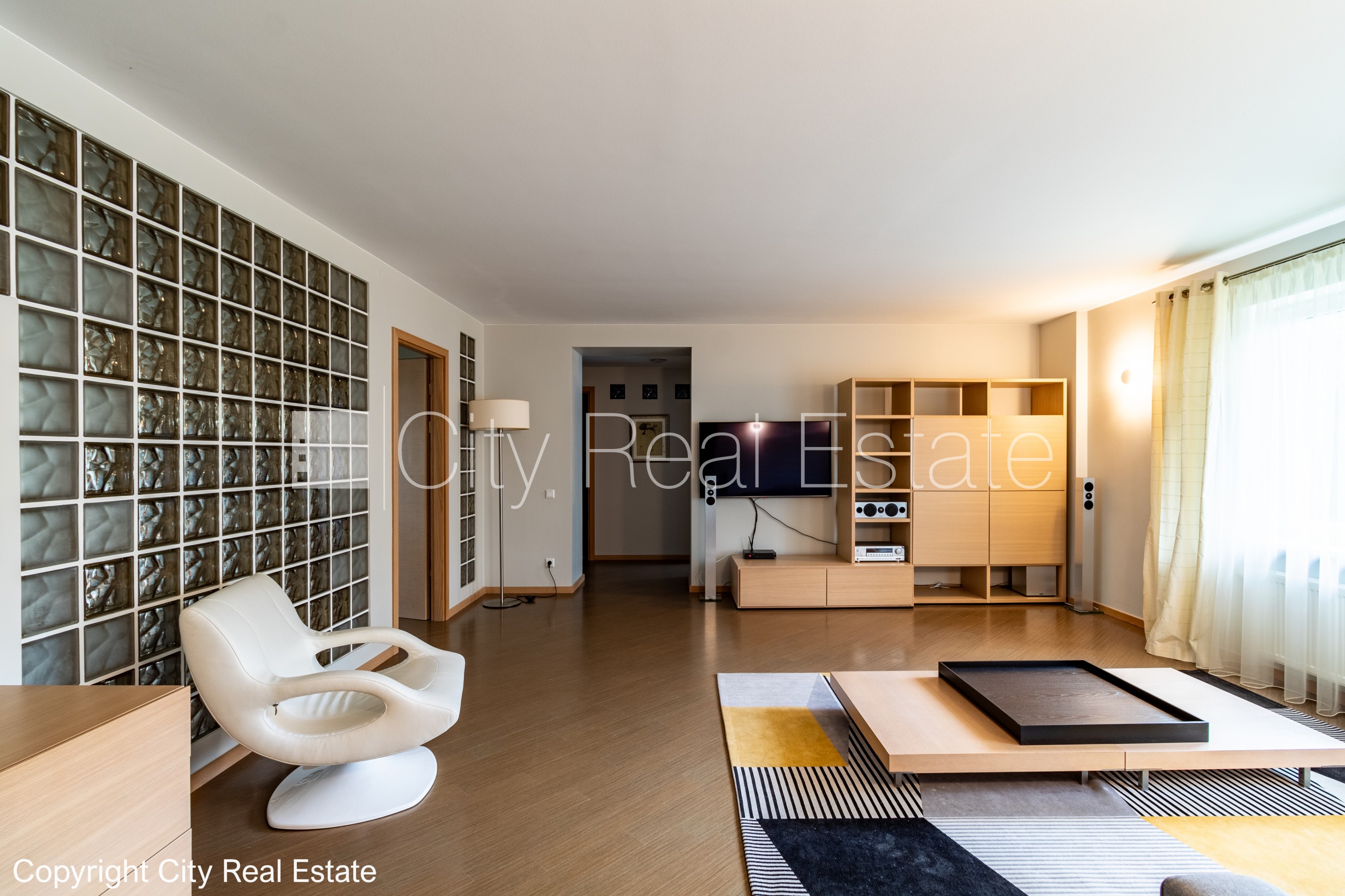 Sludinājumi. Renovēta māja, labiekārtota apzaļumota teritorija, slēgta teritorija, teritorijas iebrauktuves Cena: 365000 EUR Foto #4