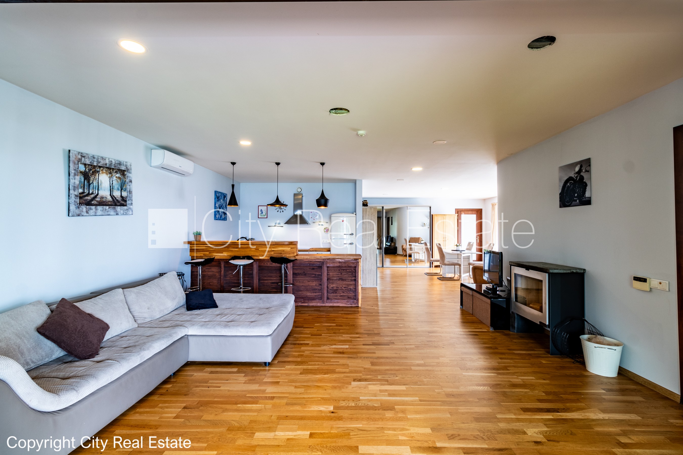 Sludinājumi. Privātmāja, labiekārtota apzaļumota teritorija, iežogota teritorija, teritorijas iebrauktuves vārti Cena: 1500 EUR/mēn Foto #24