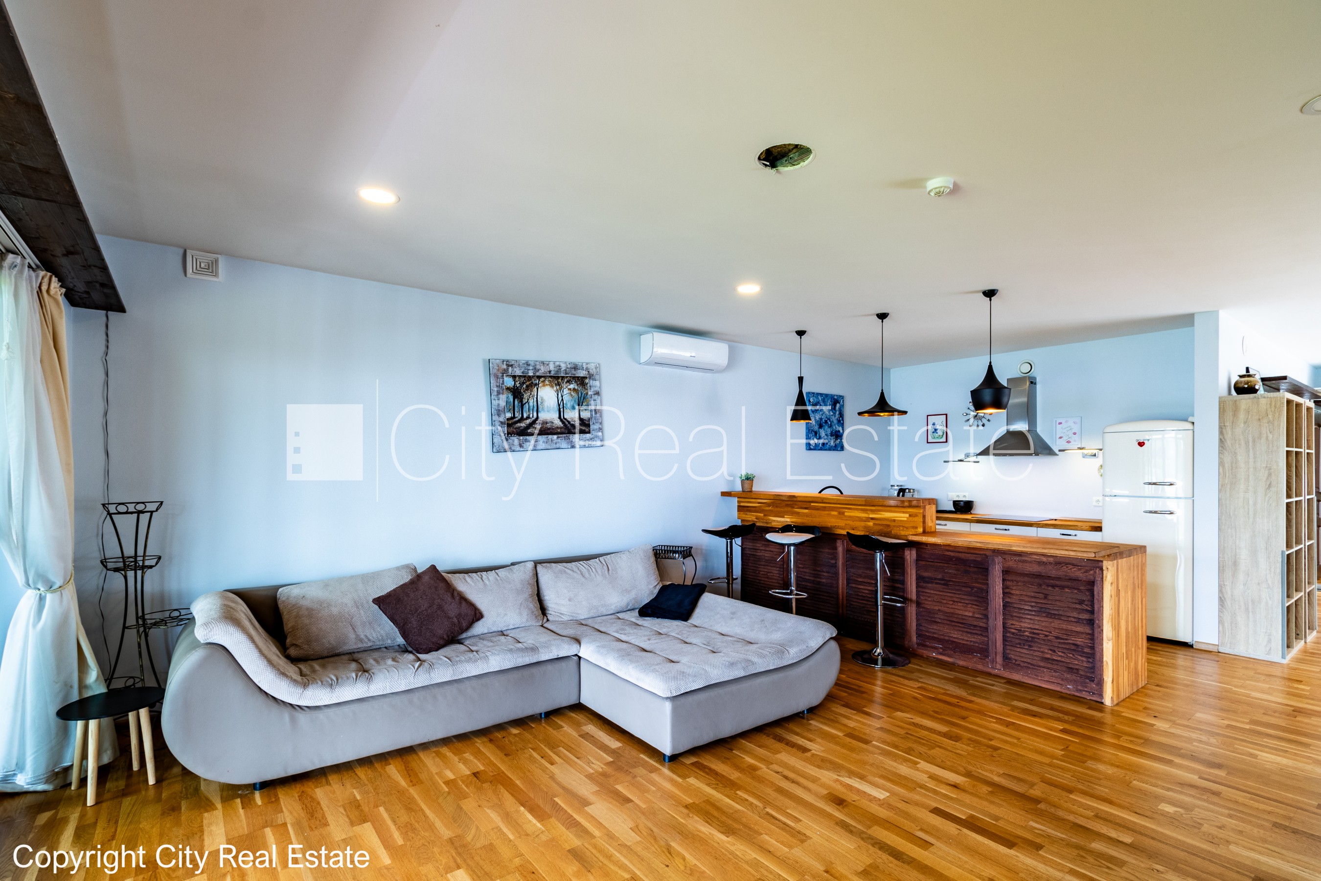 Sludinājumi. Privātmāja, labiekārtota apzaļumota teritorija, iežogota teritorija, teritorijas iebrauktuves vārti Cena: 1500 EUR/mēn Foto #23