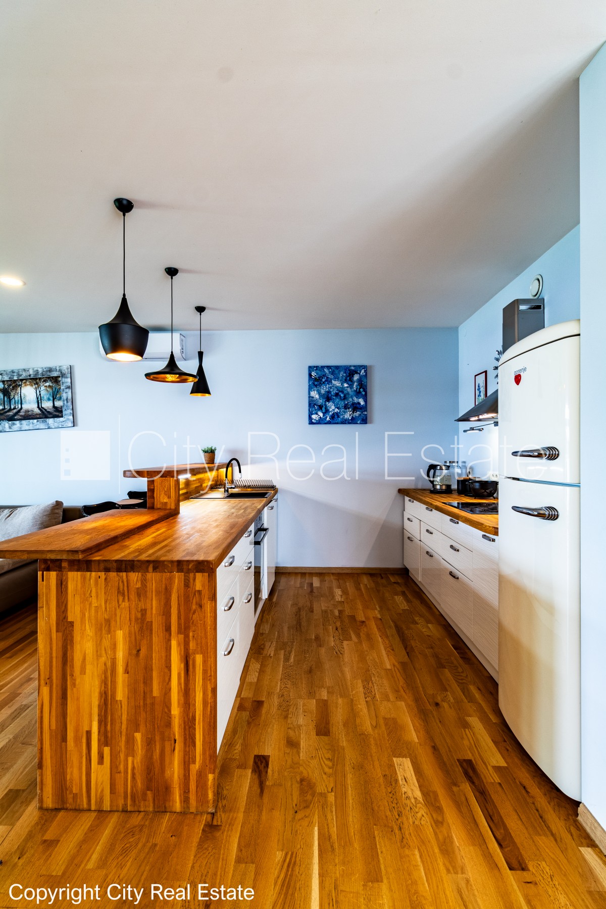 Sludinājumi. Privātmāja, labiekārtota apzaļumota teritorija, iežogota teritorija, teritorijas iebrauktuves vārti Cena: 1500 EUR/mēn Foto #17