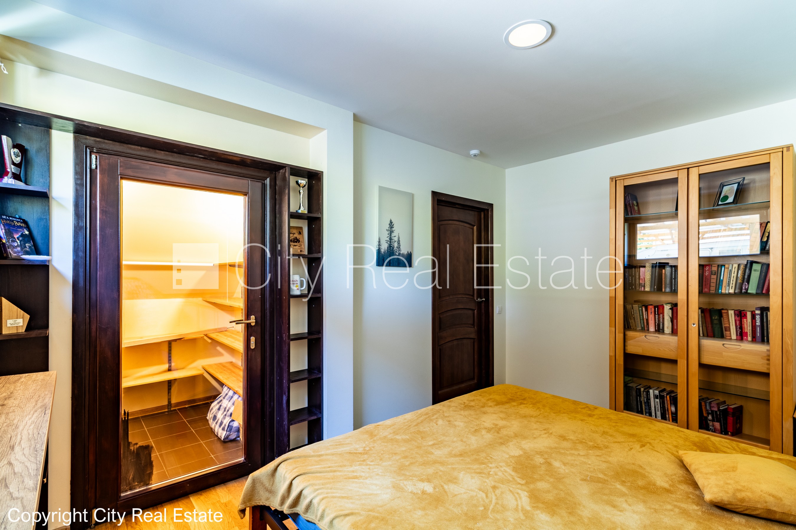 Sludinājumi. Privātmāja, labiekārtota apzaļumota teritorija, iežogota teritorija, teritorijas iebrauktuves vārti Cena: 1500 EUR/mēn Foto #10