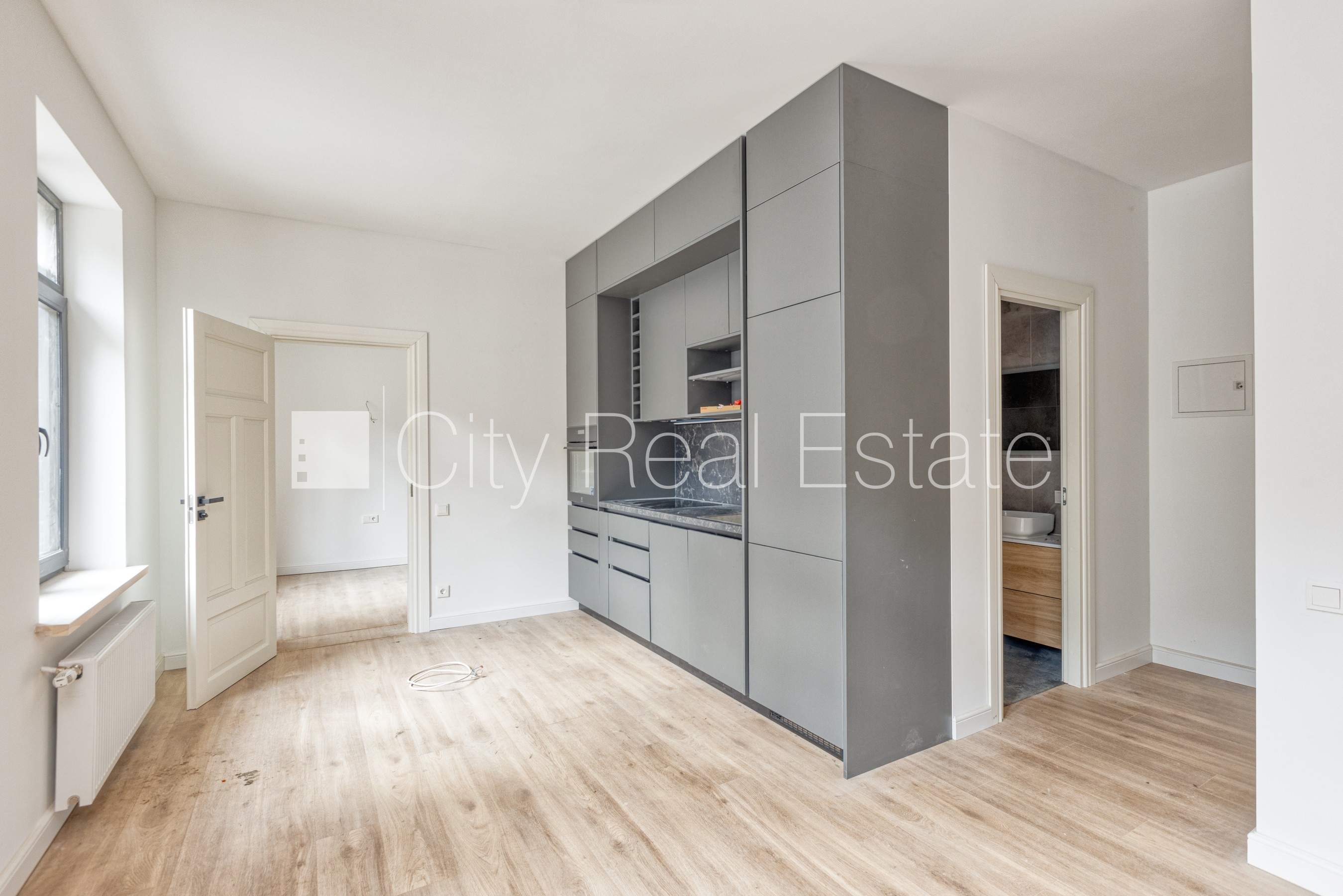 Sludinājumi. Fasādes māja, renovēta māja, energo efektīva māja, labiekārtota apzaļumota teritorija, slēgta Cena: 109480 EUR Foto #3