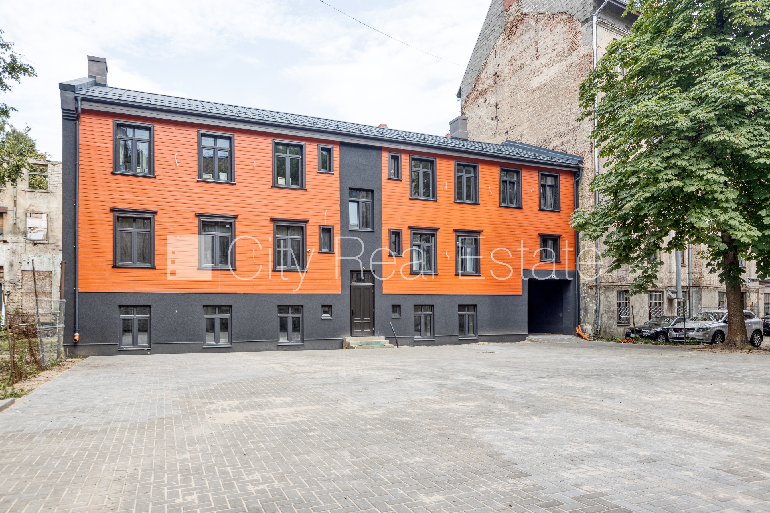 Sludinājumi. Fasādes māja, renovēta māja, energo efektīva māja, labiekārtota apzaļumota teritorija, slēgta Cena: 109480 EUR Foto #14