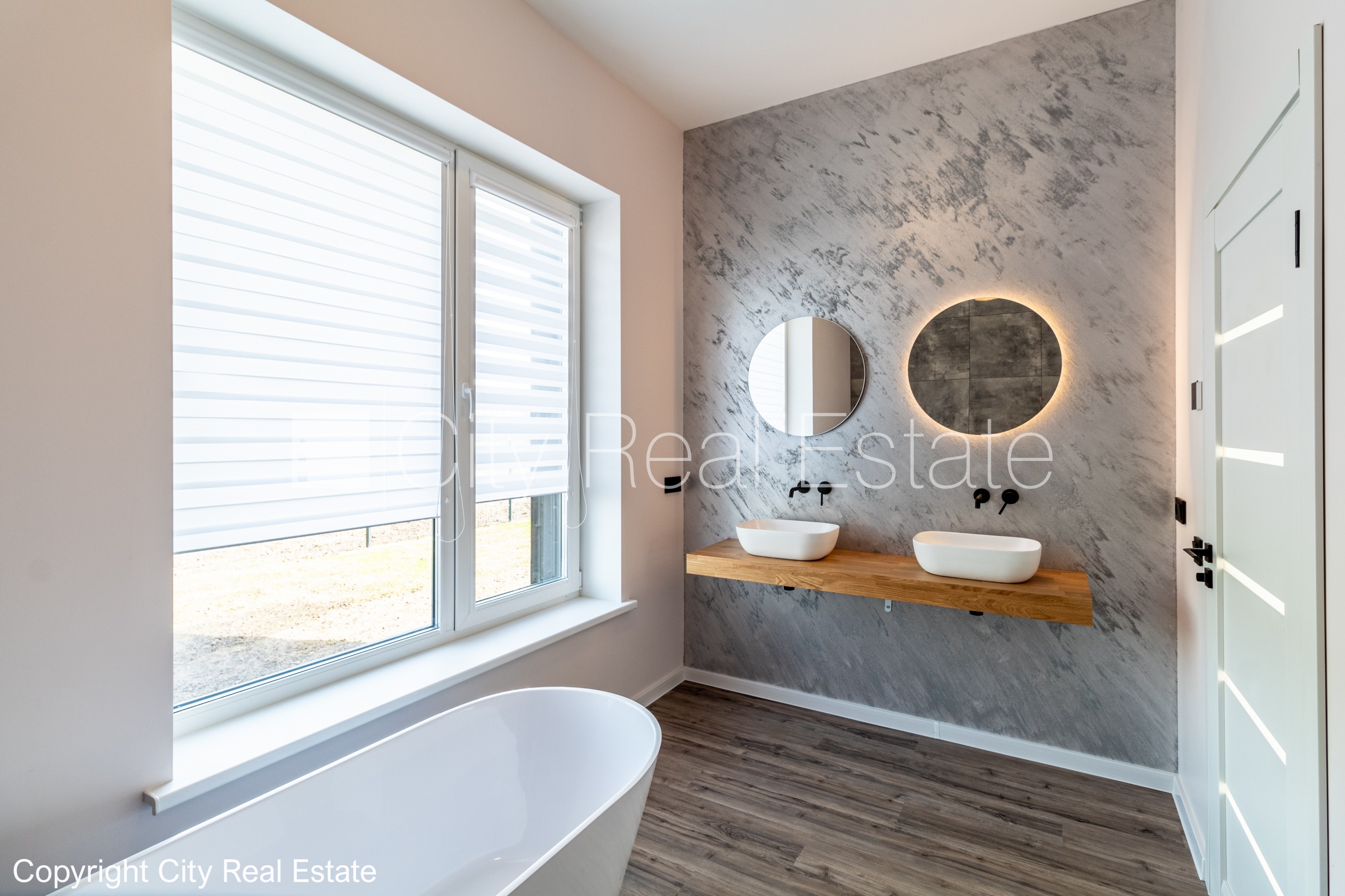 Sludinājumi. Dvīņu māja, energo efektīva māja, iežogota teritorija ar metāla sētu, vieta vairākām automašīnām, Cena: 350000 EUR Foto #22