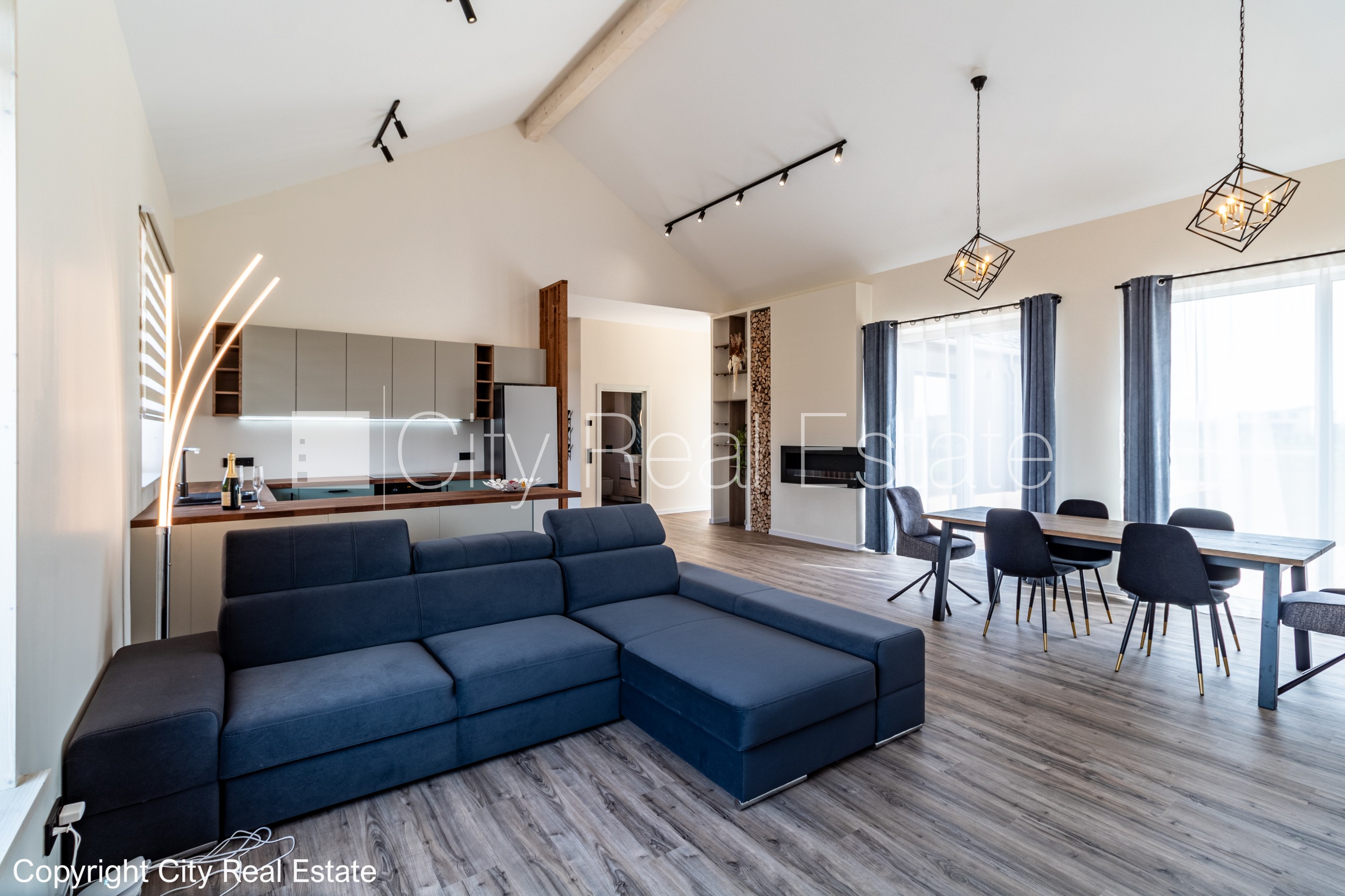 Sludinājumi. Dvīņu māja, energo efektīva māja, iežogota teritorija ar metāla sētu, vieta vairākām automašīnām, Cena: 350000 EUR Foto #3