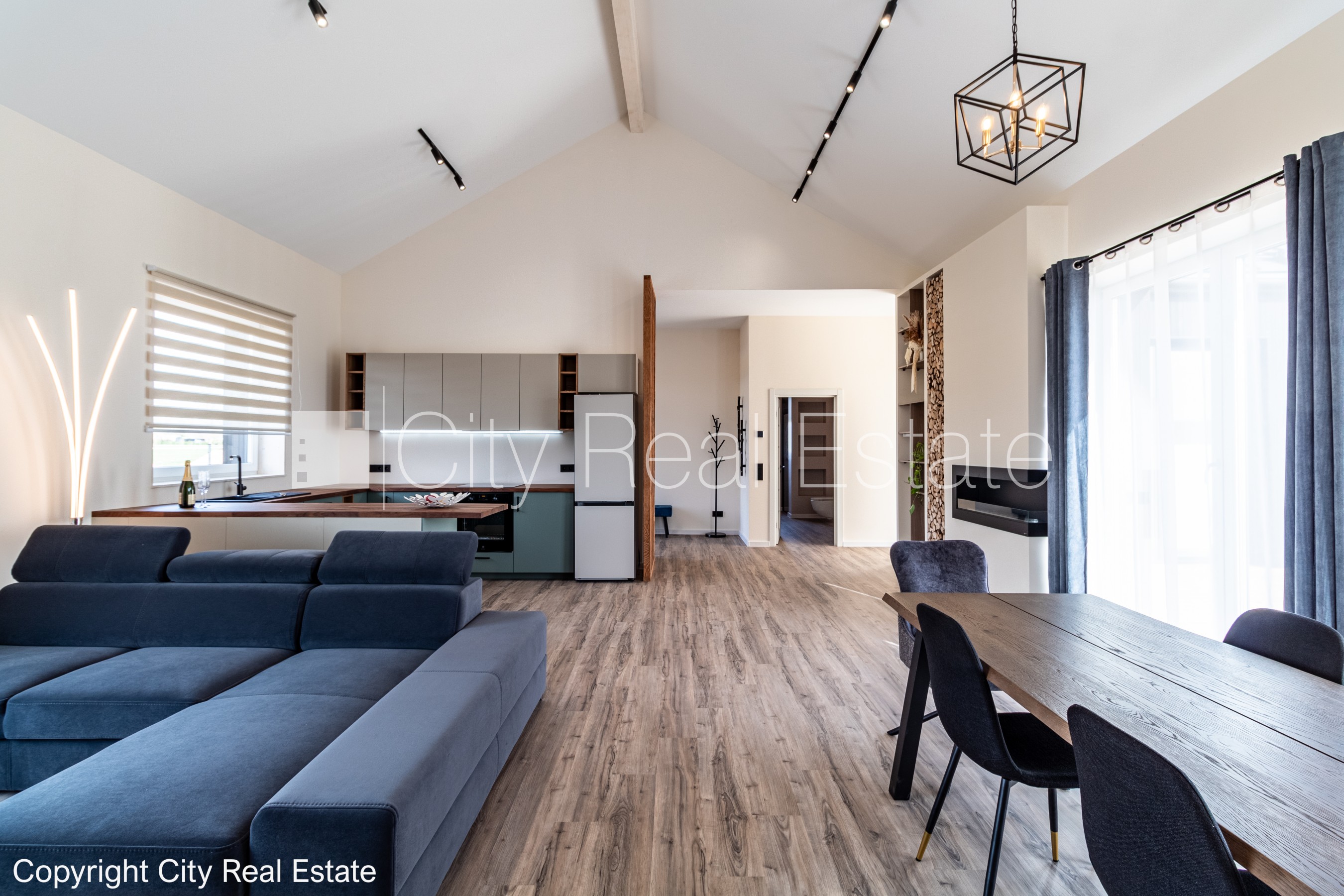 Sludinājumi. Dvīņu māja, energo efektīva māja, iežogota teritorija ar metāla sētu, vieta vairākām automašīnām, Cena: 350000 EUR Foto #2