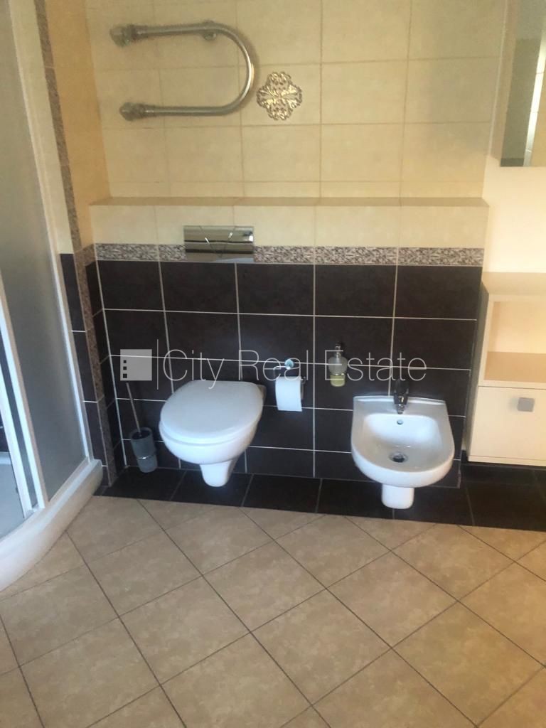 Sludinājumi. Rindu māja, labiekārtots apzaļumots pagalms, slēgta teritorija, teritorijas iebrauktuves vārti Cena: 240000 EUR Foto #15