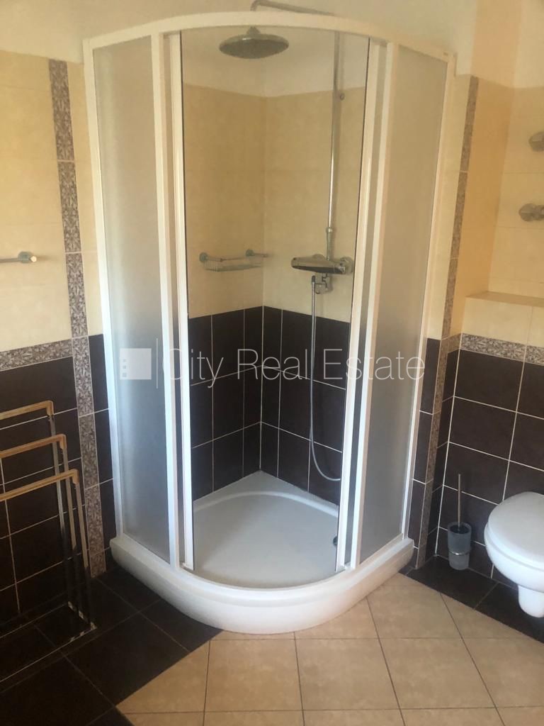 Sludinājumi. Rindu māja, labiekārtots apzaļumots pagalms, slēgta teritorija, teritorijas iebrauktuves vārti Cena: 240000 EUR Foto #14