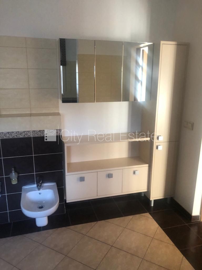 Sludinājumi. Rindu māja, labiekārtots apzaļumots pagalms, slēgta teritorija, teritorijas iebrauktuves vārti Cena: 240000 EUR Foto #16