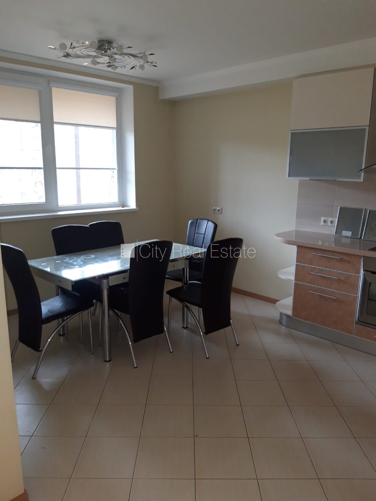 Sludinājumi. Rindu māja, labiekārtots apzaļumots pagalms, slēgta teritorija, teritorijas iebrauktuves vārti Cena: 240000 EUR Foto #5