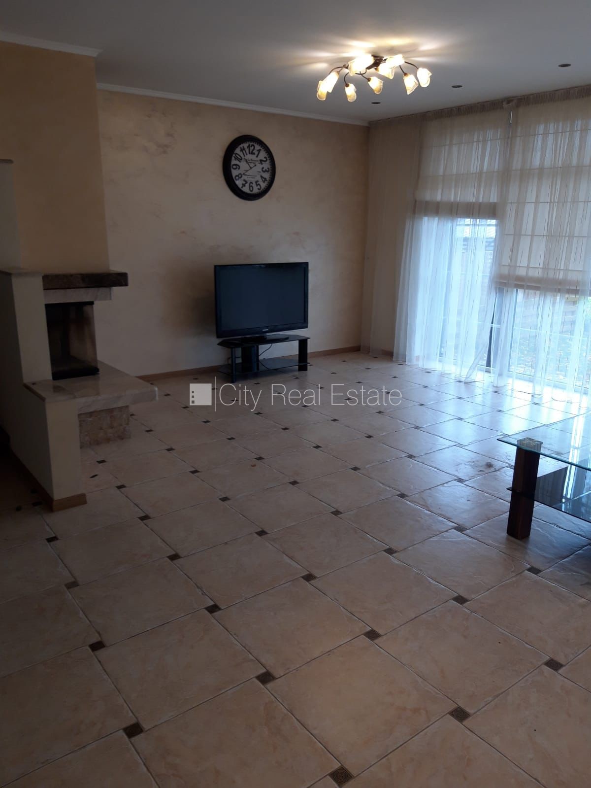 Sludinājumi. Rindu māja, labiekārtots apzaļumots pagalms, slēgta teritorija, teritorijas iebrauktuves vārti Cena: 240000 EUR Foto #4